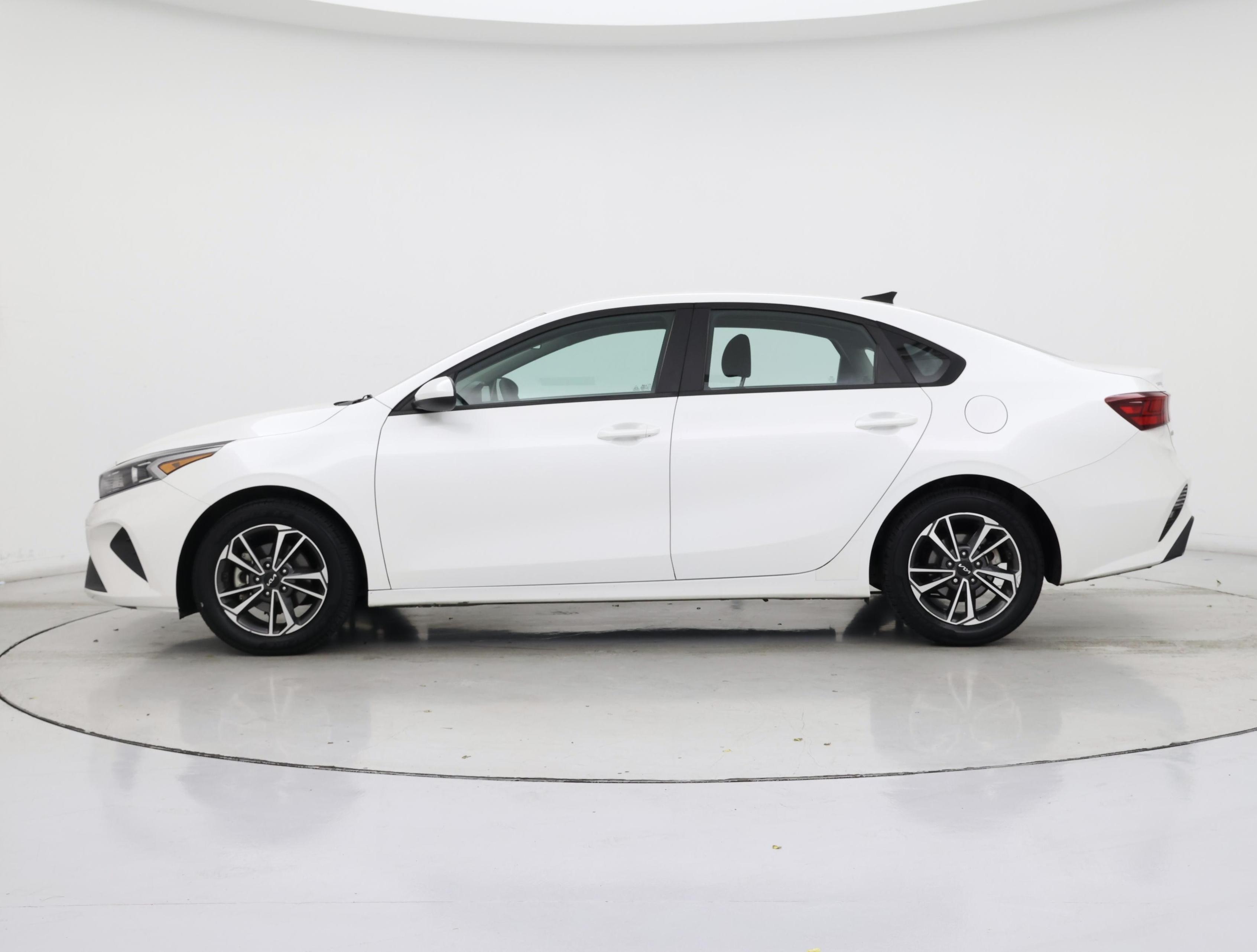 Thumbnail: 2023 Kia Forte - 3