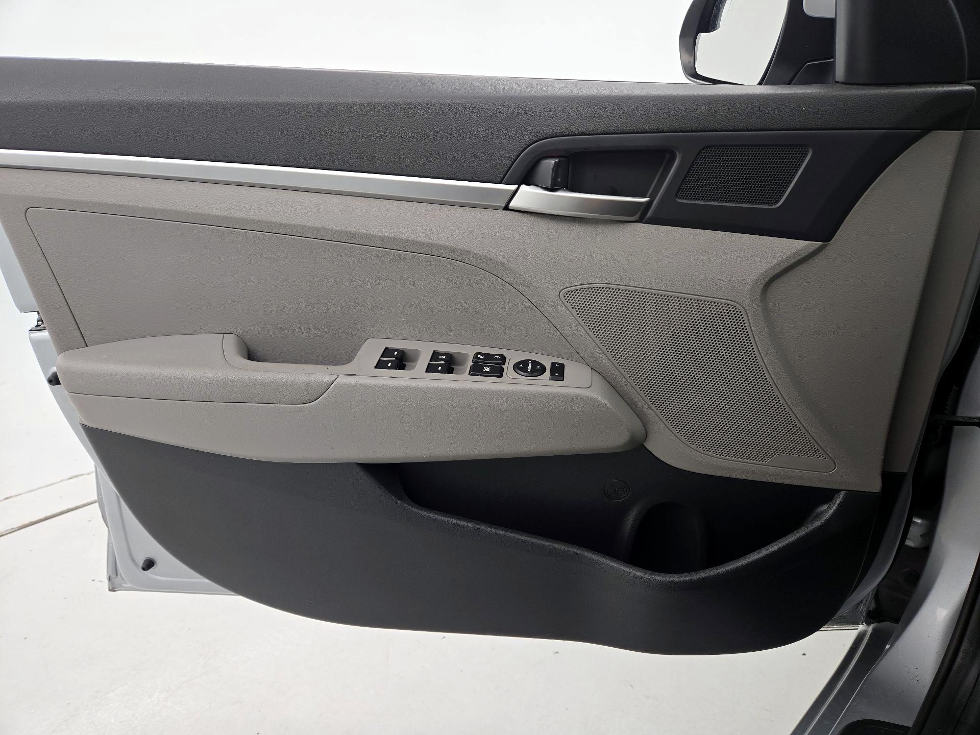 Thumbnail: 2020 Hyundai Elantra - 12