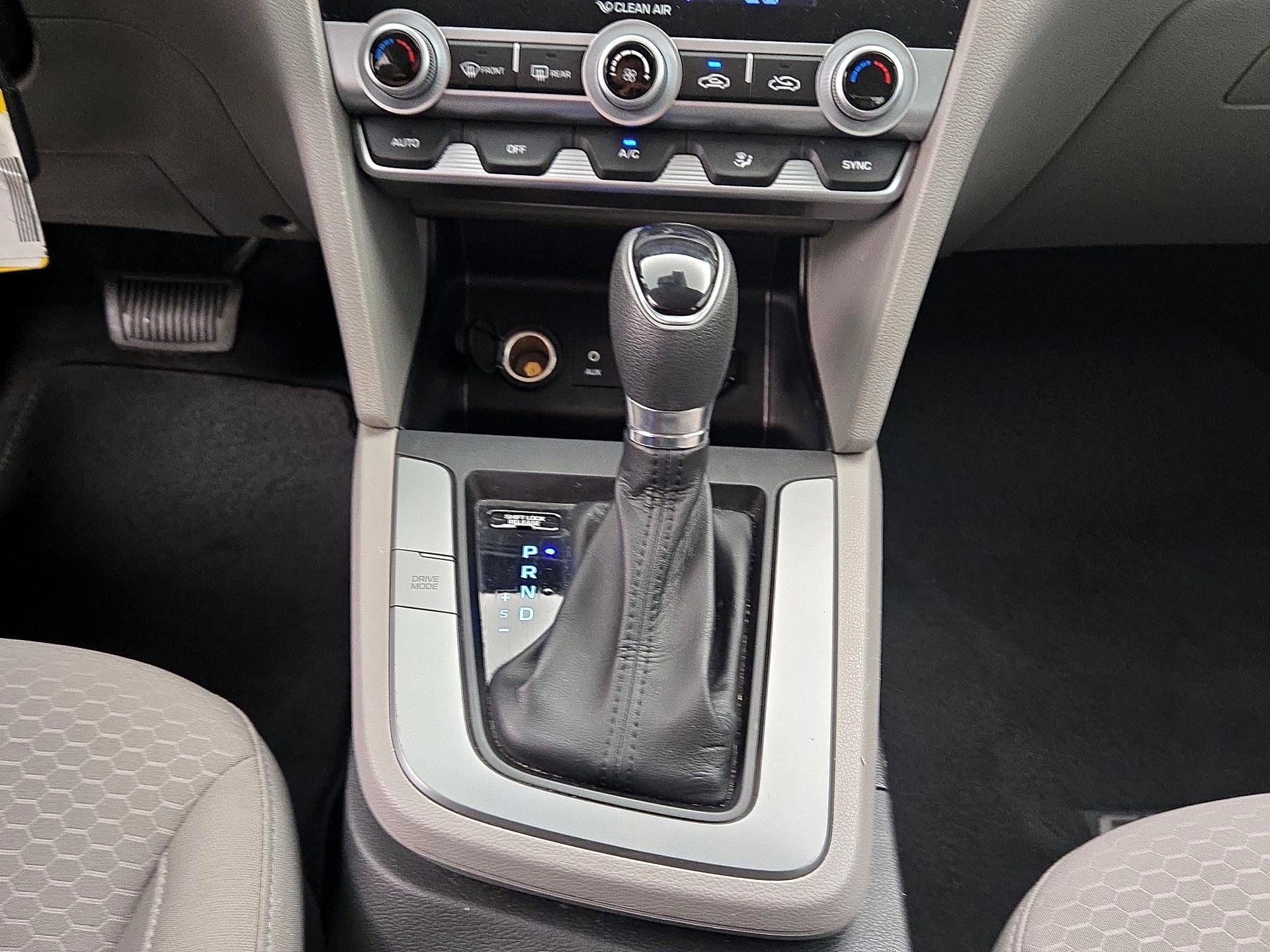 Thumbnail: 2020 Hyundai Elantra - 17