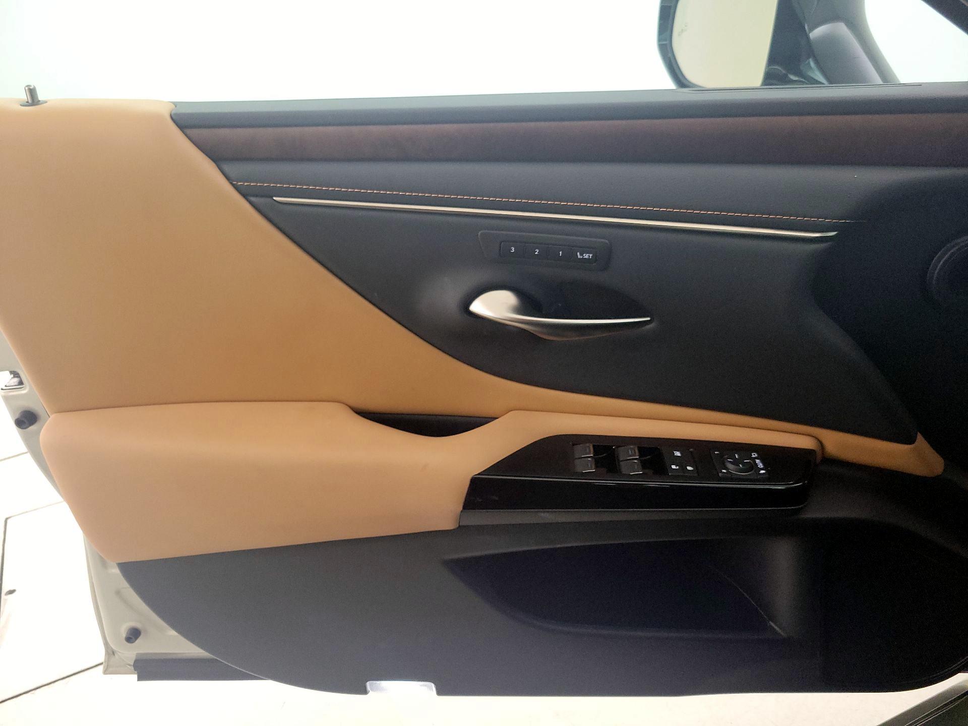 Thumbnail: 2022 Lexus ES - 12