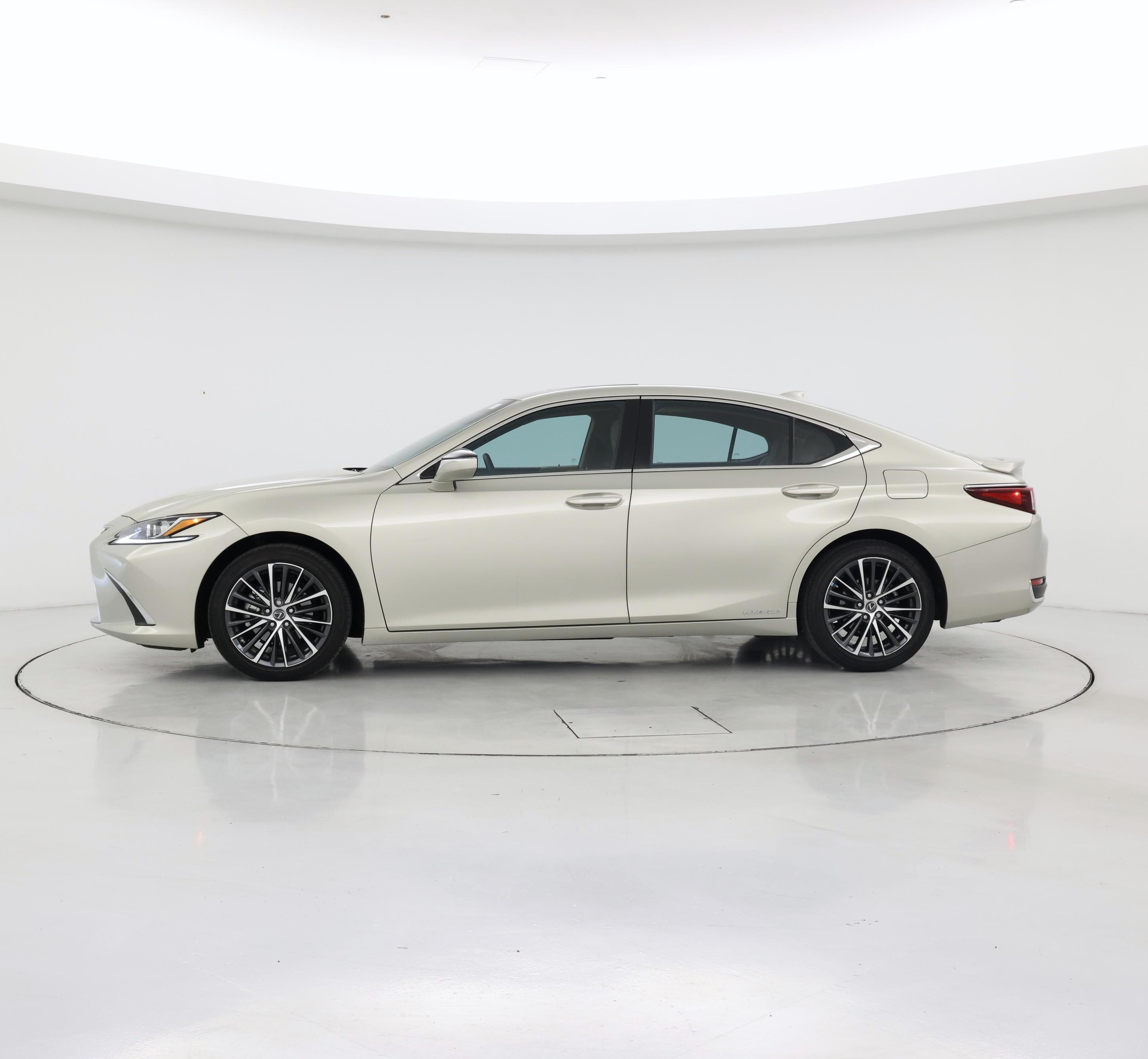 Thumbnail: 2022 Lexus ES - 3