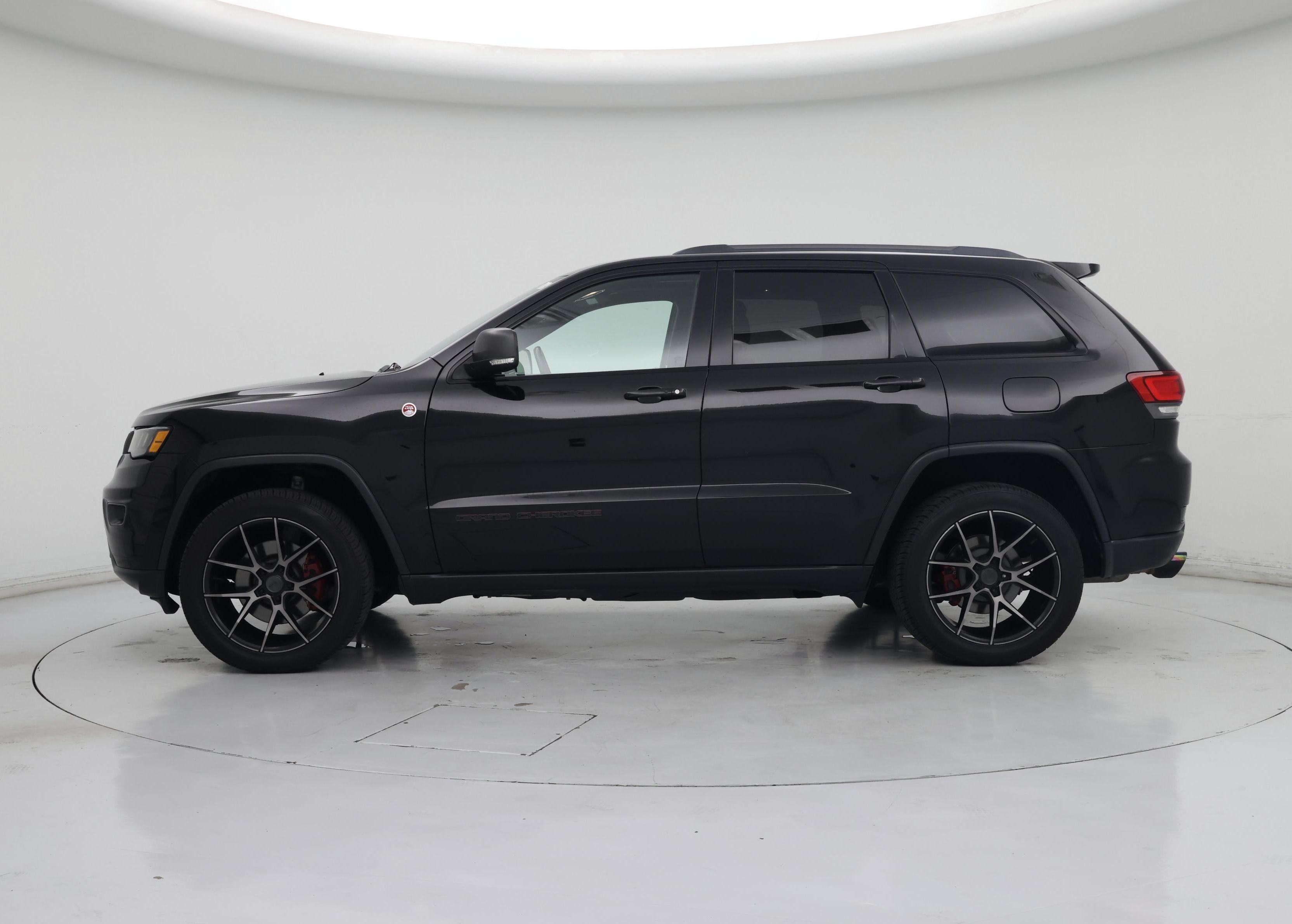 Thumbnail: 2017 Jeep Grand Cherokee - 3