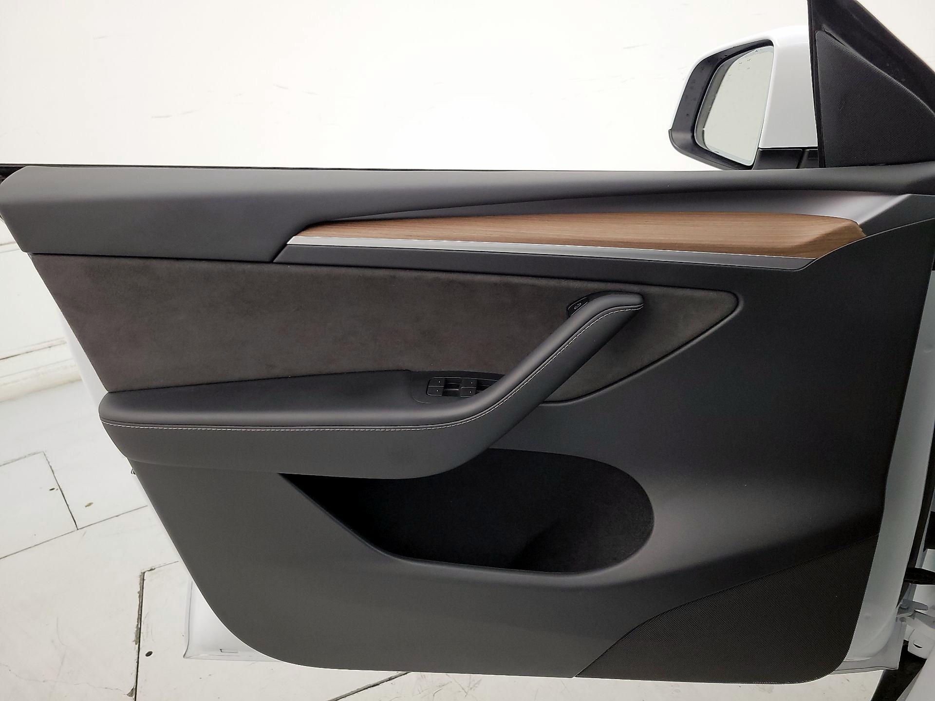 Thumbnail: 2023 Tesla Model Y - 12
