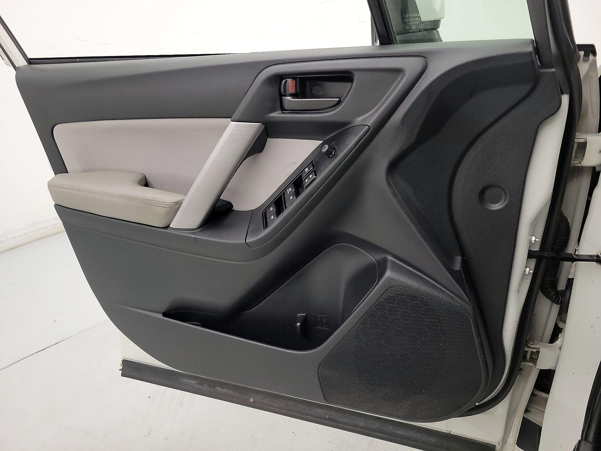 Thumbnail: 2016 Subaru Forester - 12