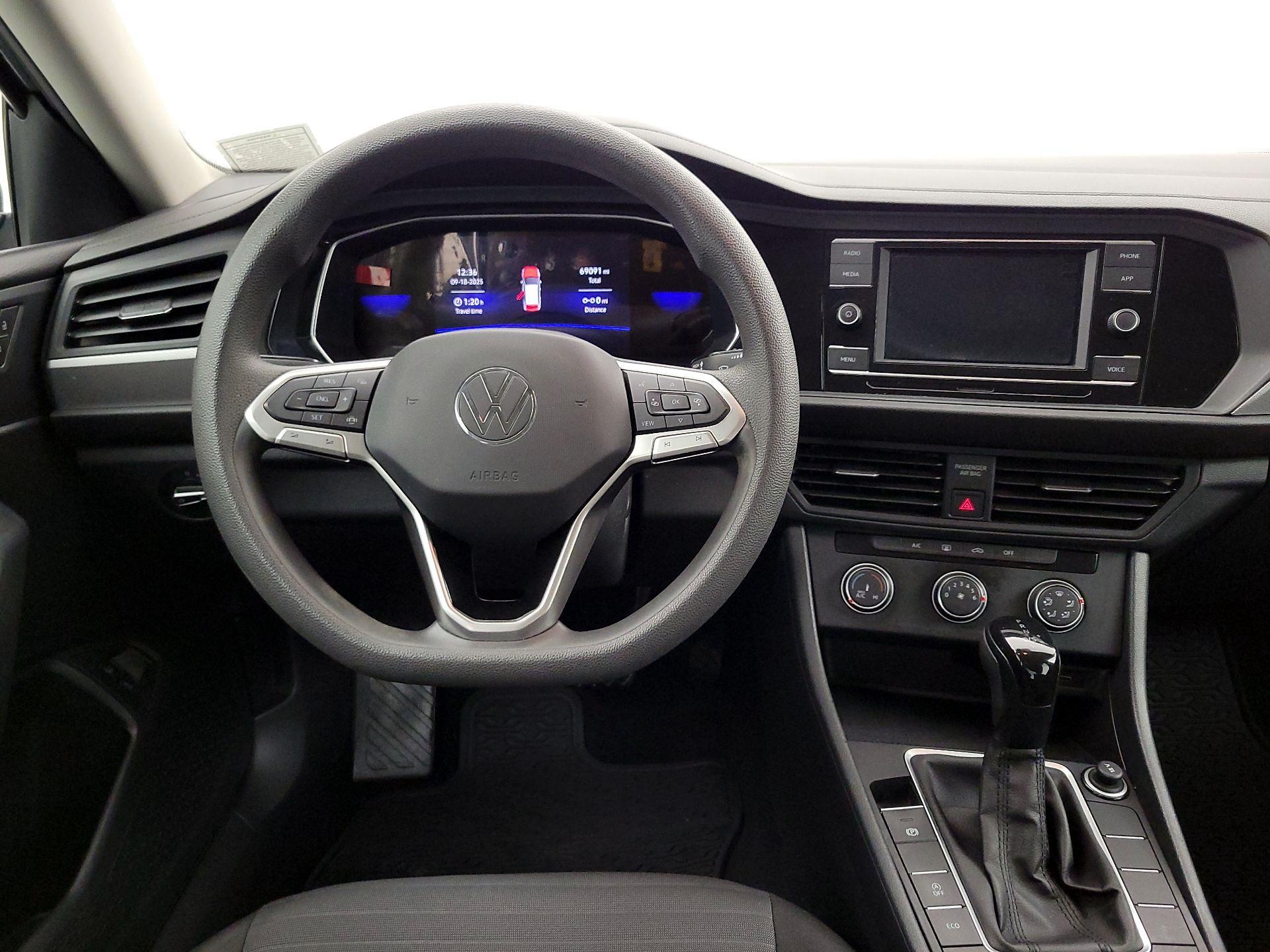 Thumbnail: 2023 Volkswagen Jetta - 10