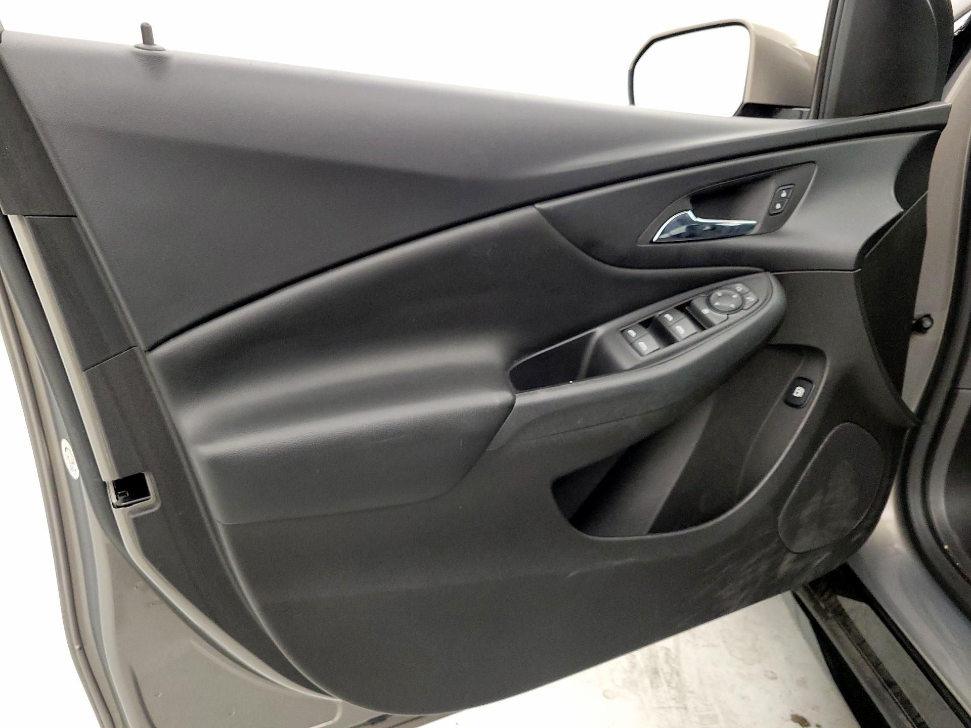 Thumbnail: 2017 Chevrolet Volt - 12