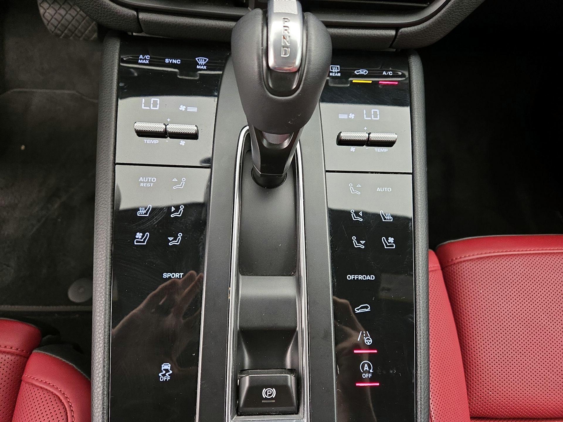 Thumbnail: 2022 Porsche Macan - 18