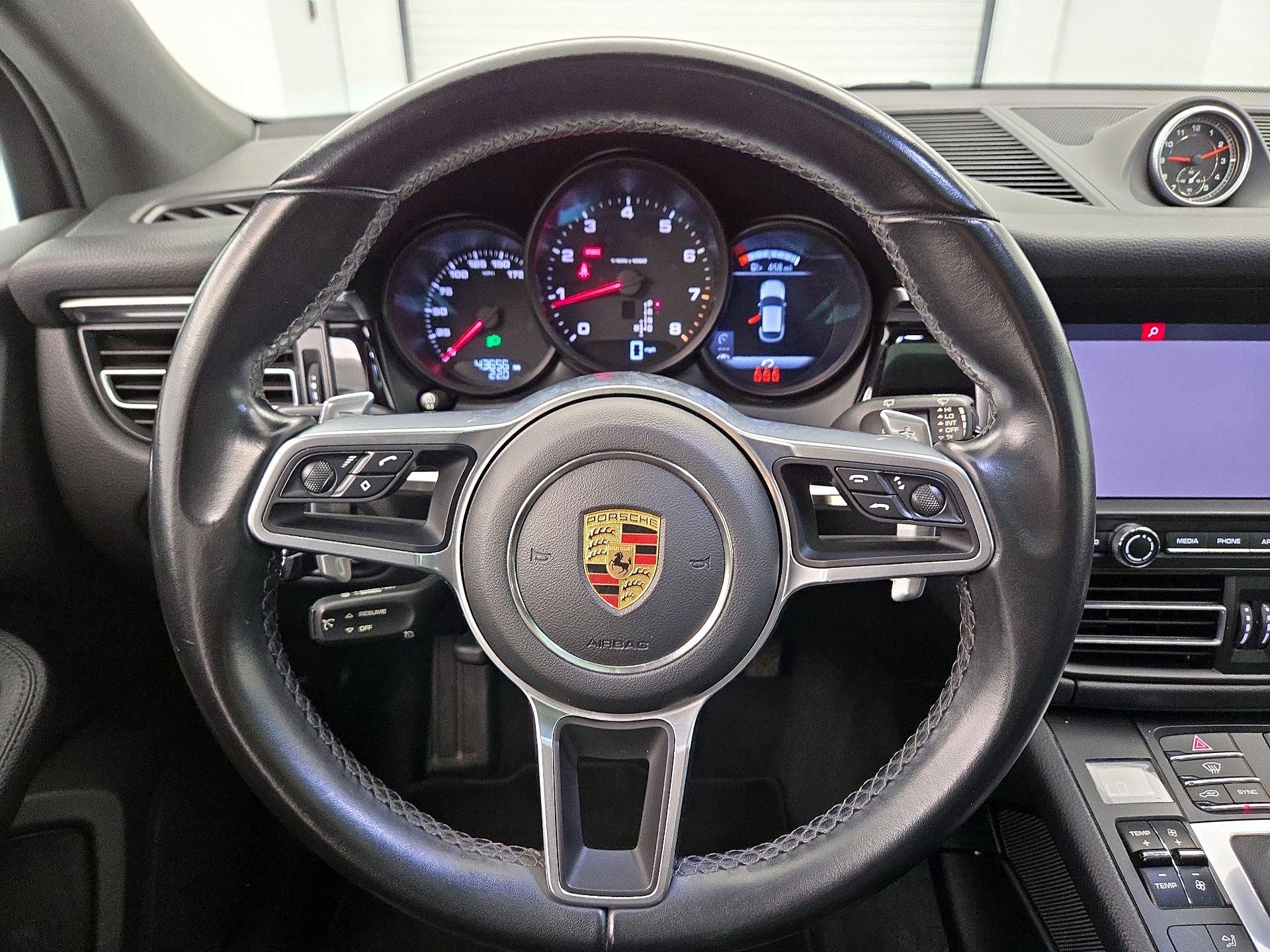 Thumbnail: 2021 Porsche Macan - 10