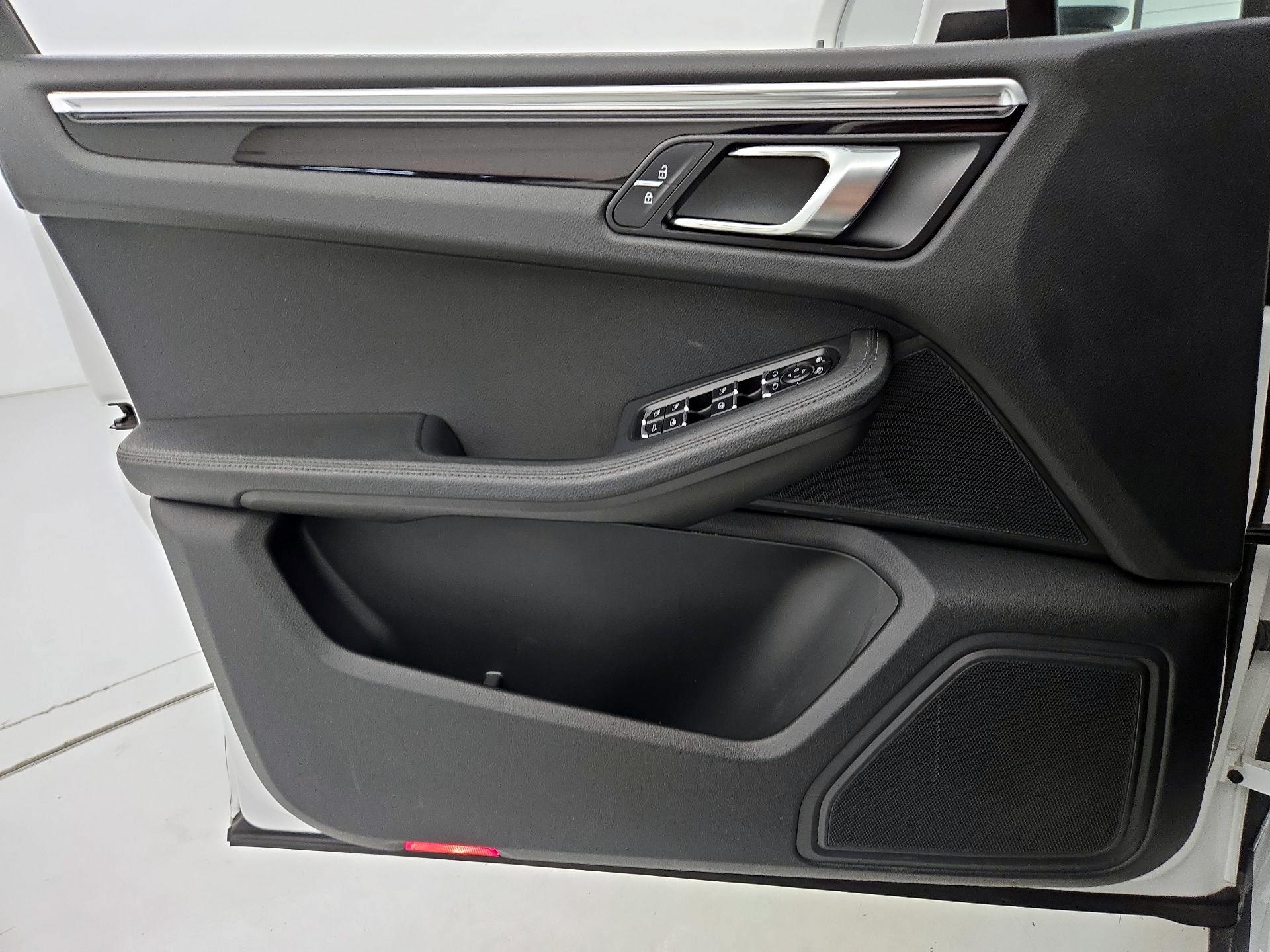 Thumbnail: 2021 Porsche Macan - 12