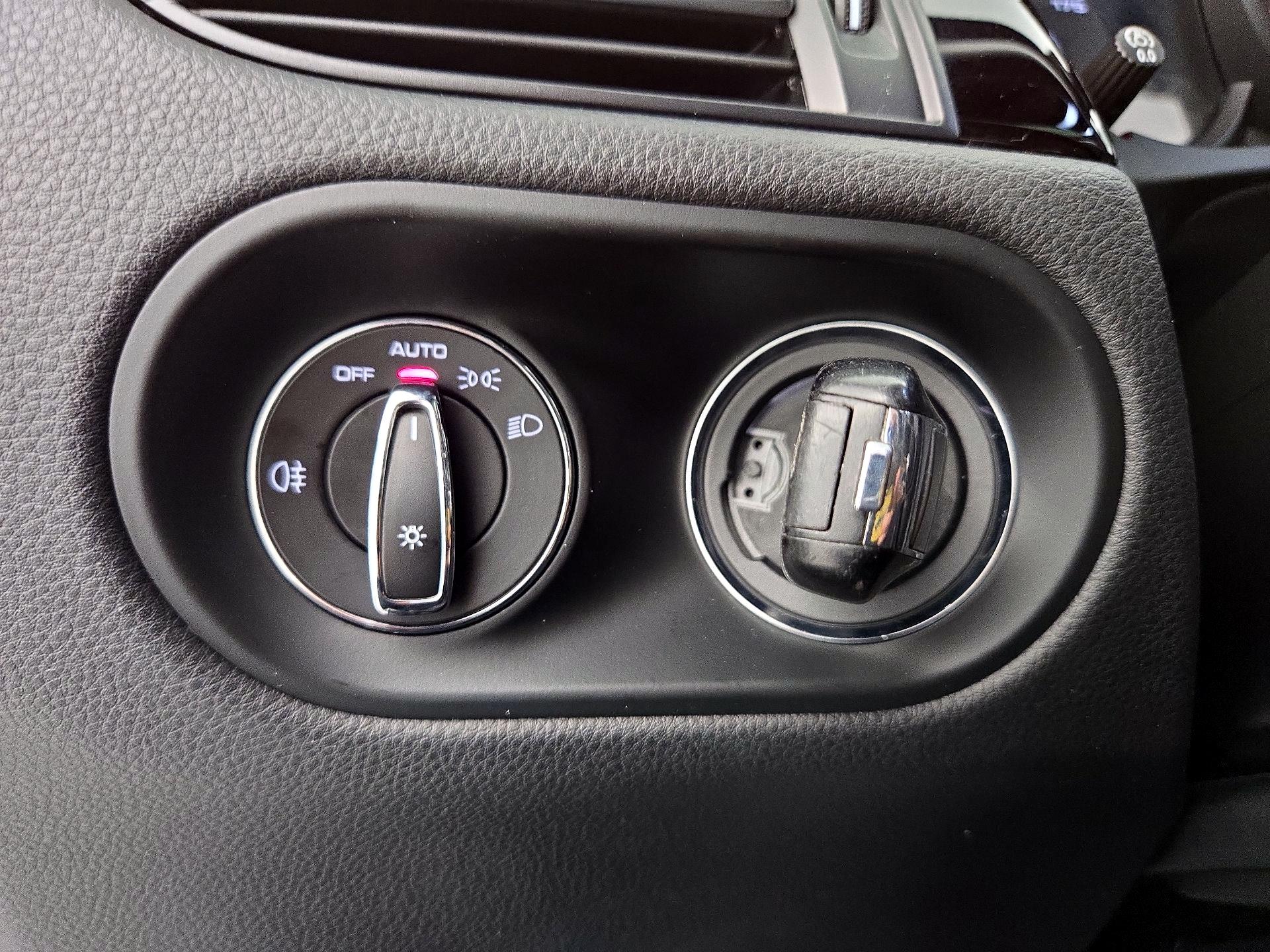 Thumbnail: 2021 Porsche Macan - 13