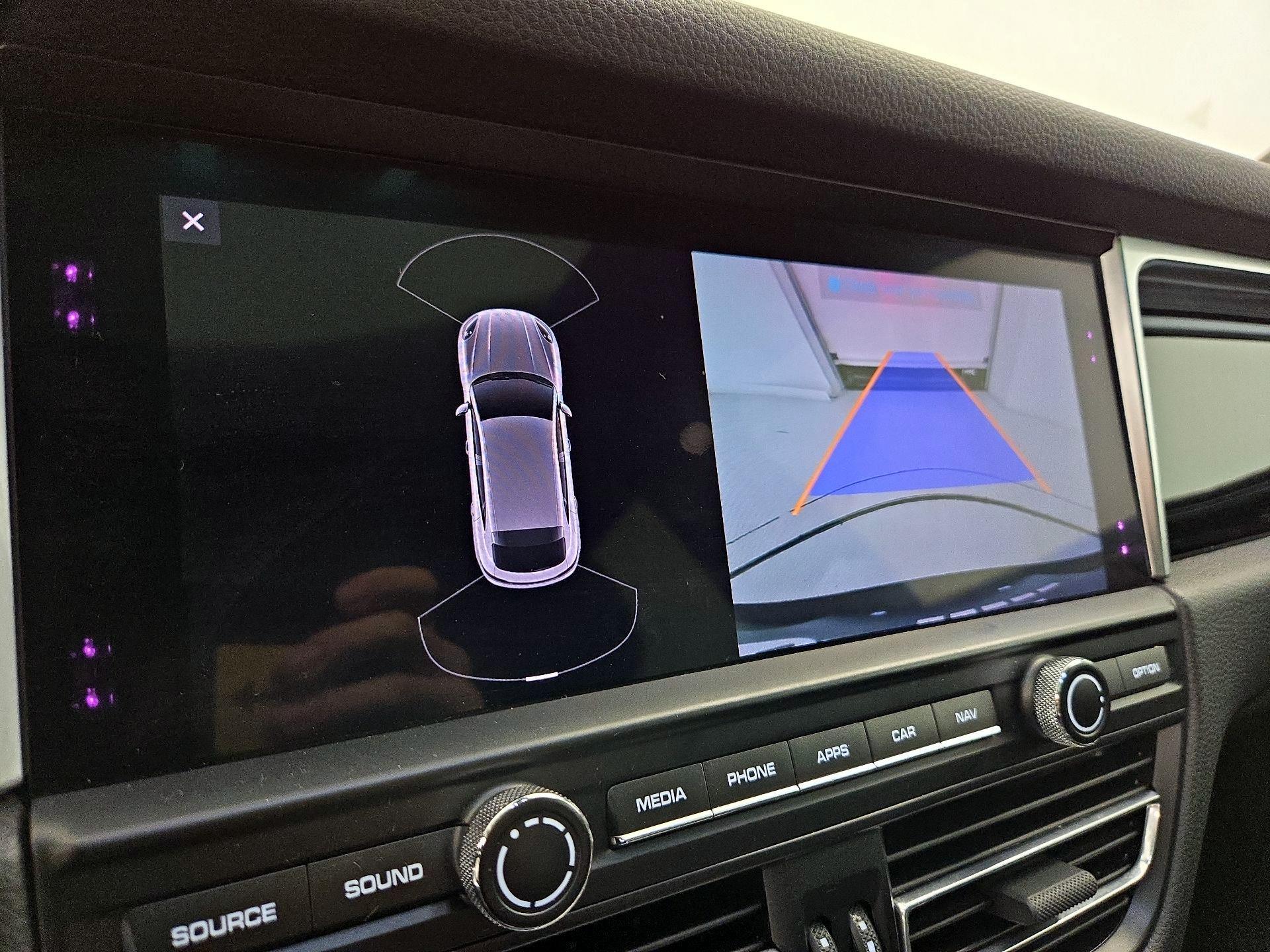 Thumbnail: 2021 Porsche Macan - 15