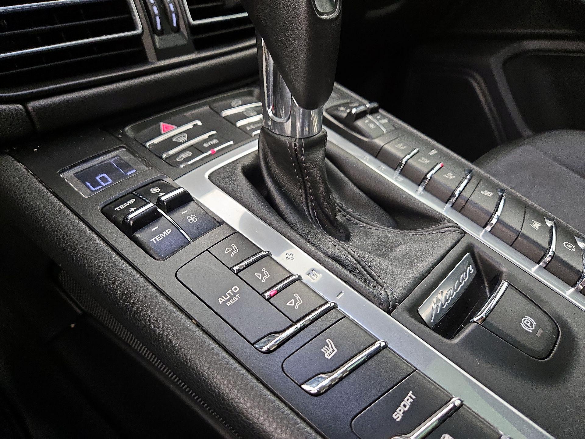 Thumbnail: 2021 Porsche Macan - 17