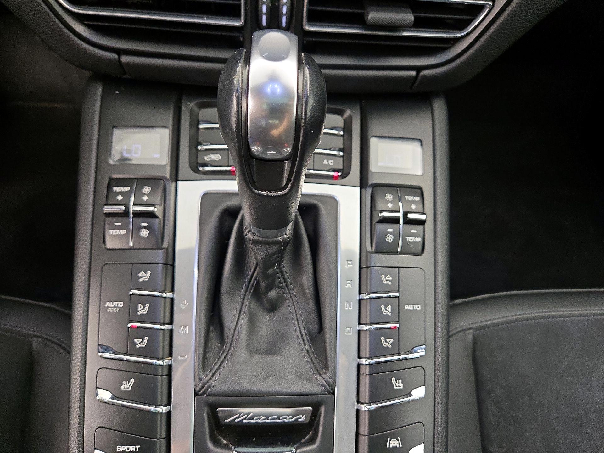 Thumbnail: 2021 Porsche Macan - 18