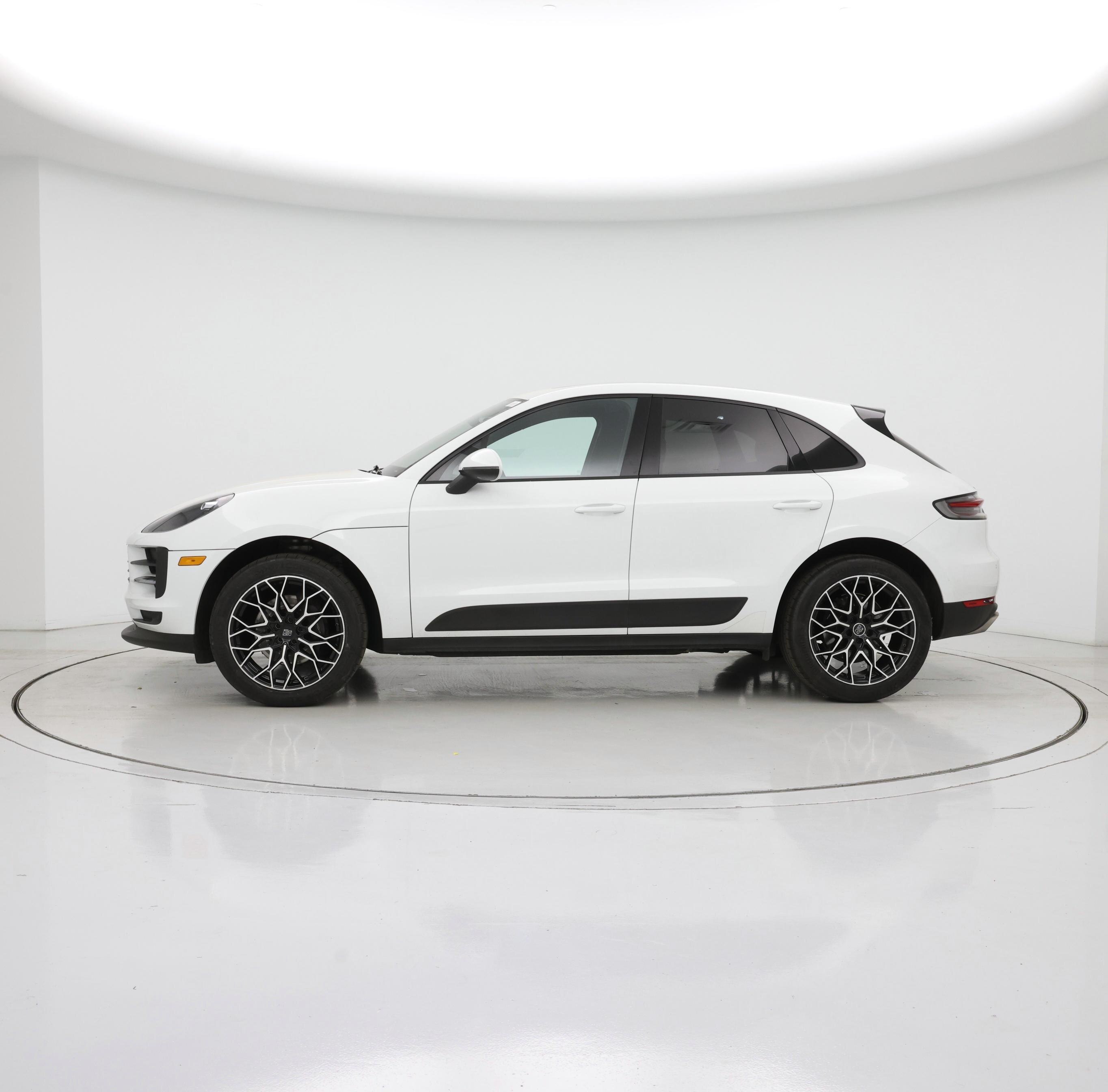 Thumbnail: 2021 Porsche Macan - 3