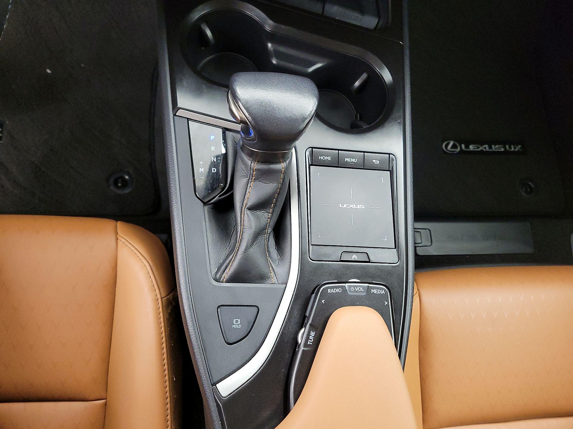 Thumbnail: 2021 Lexus UX - 17