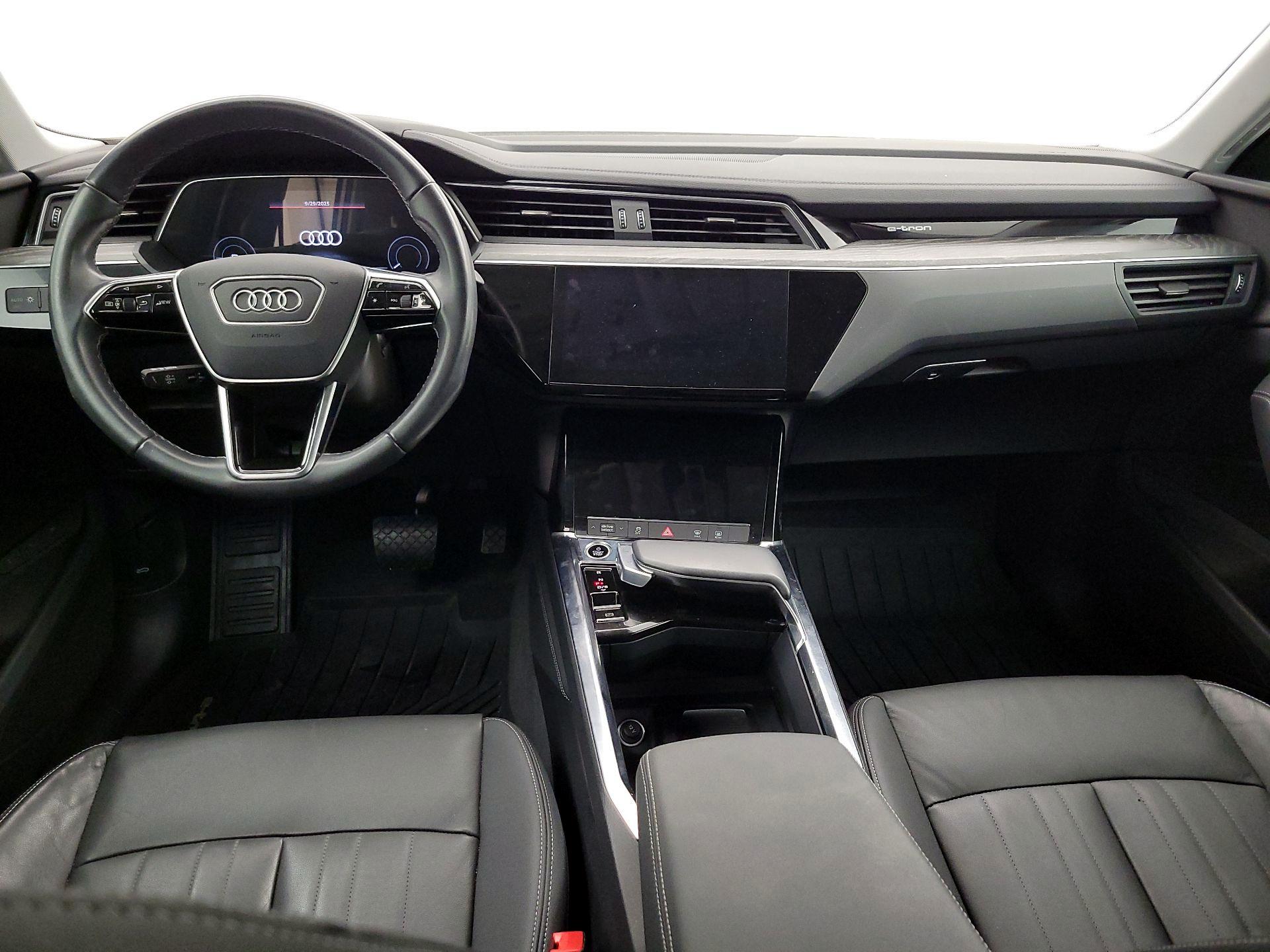 Thumbnail: 2022 Audi e-tron S - 9
