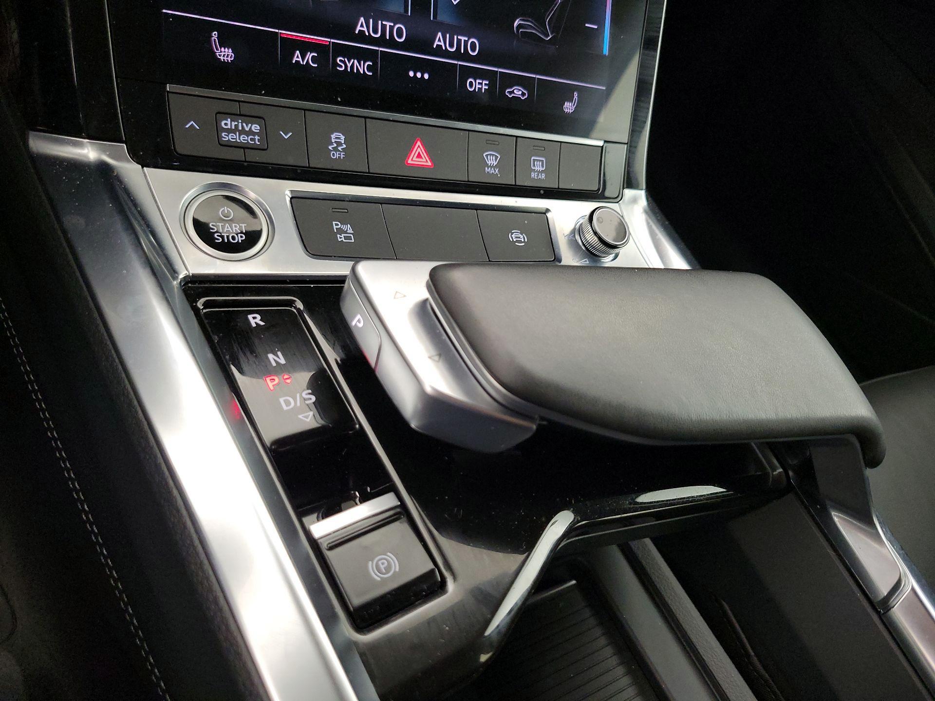 Thumbnail: 2022 Audi e-tron S - 17