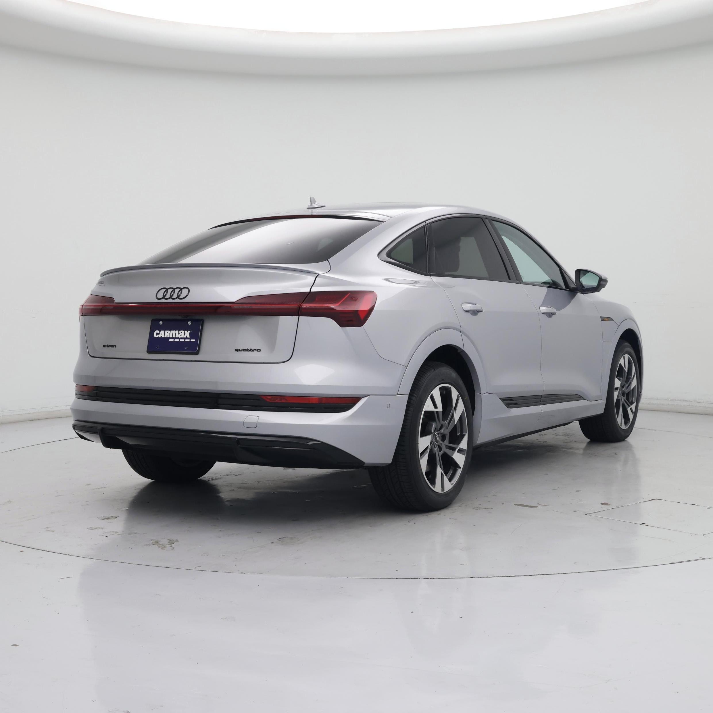 Thumbnail: 2022 Audi e-tron S - 8
