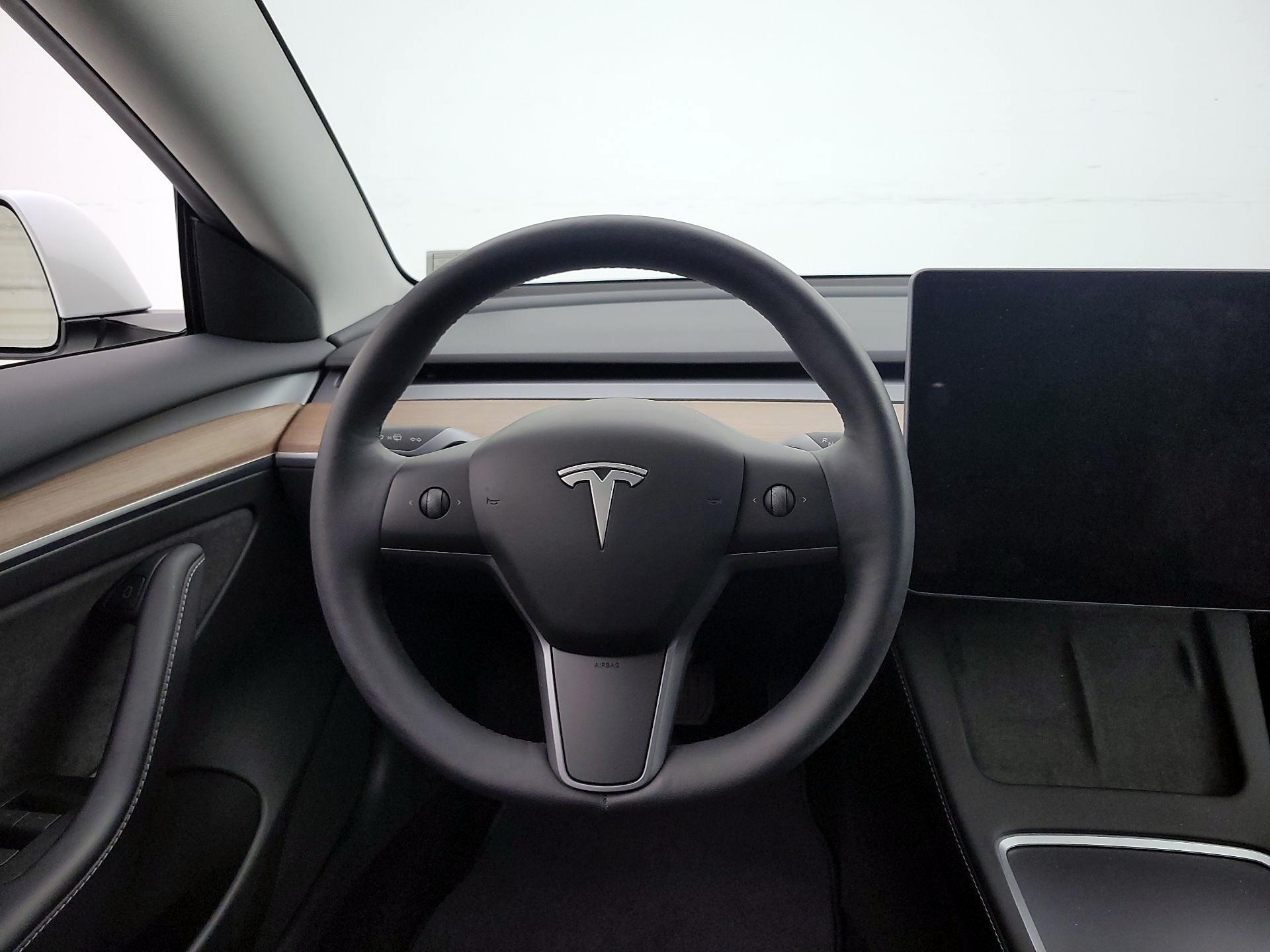 Thumbnail: 2023 Tesla Model 3 - 10