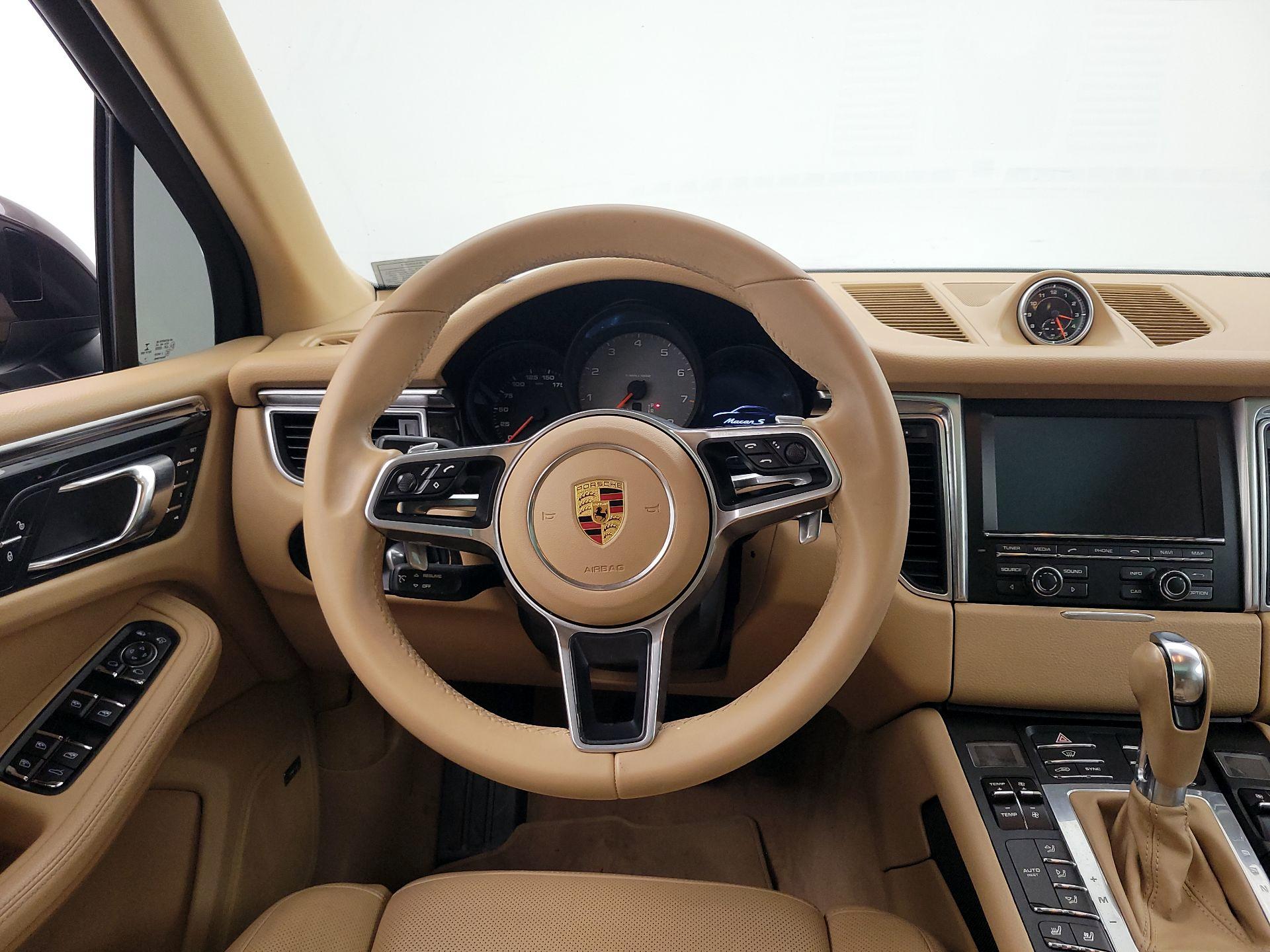 Thumbnail: 2016 Porsche Macan - 10
