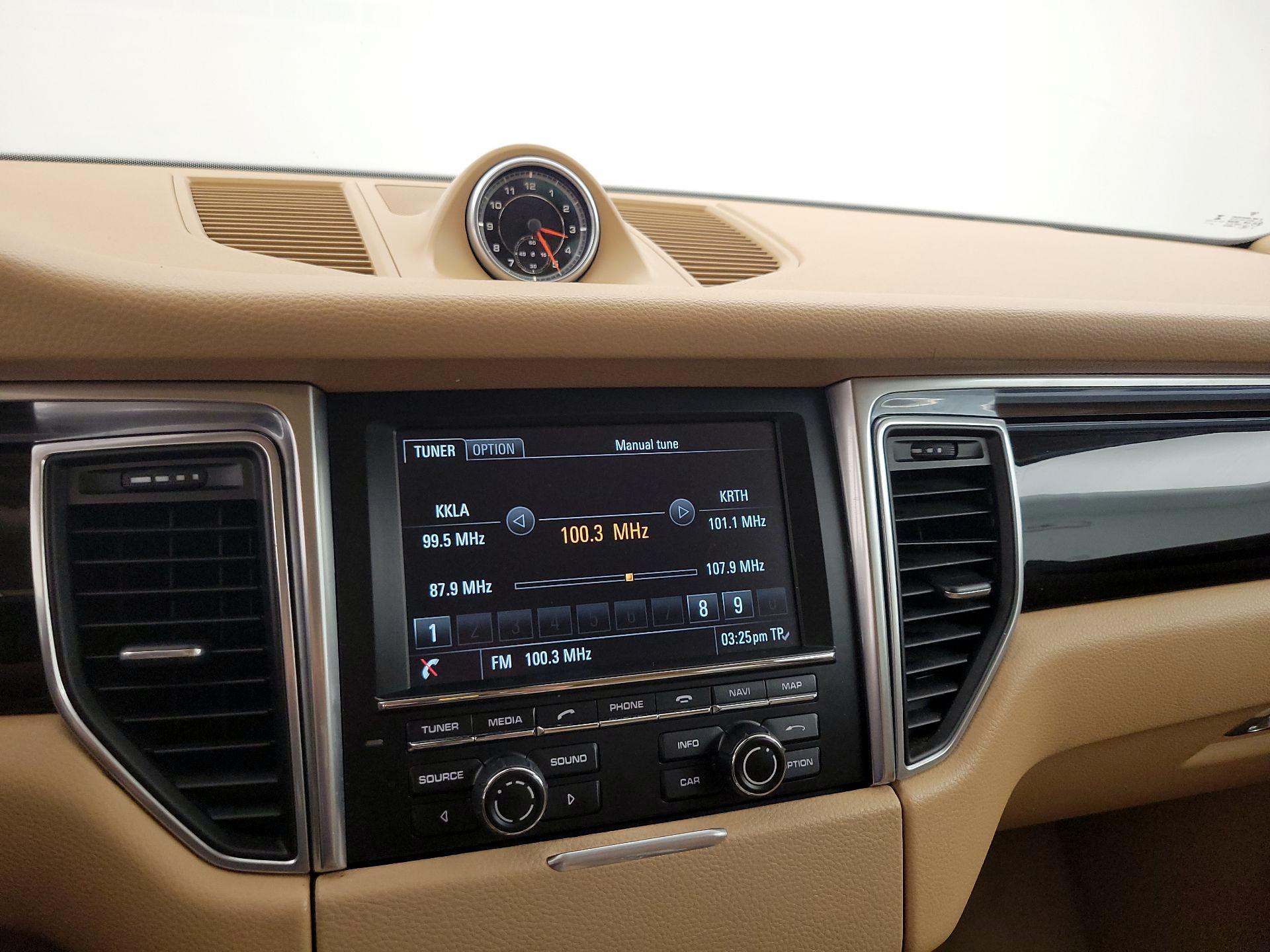 Thumbnail: 2016 Porsche Macan - 16