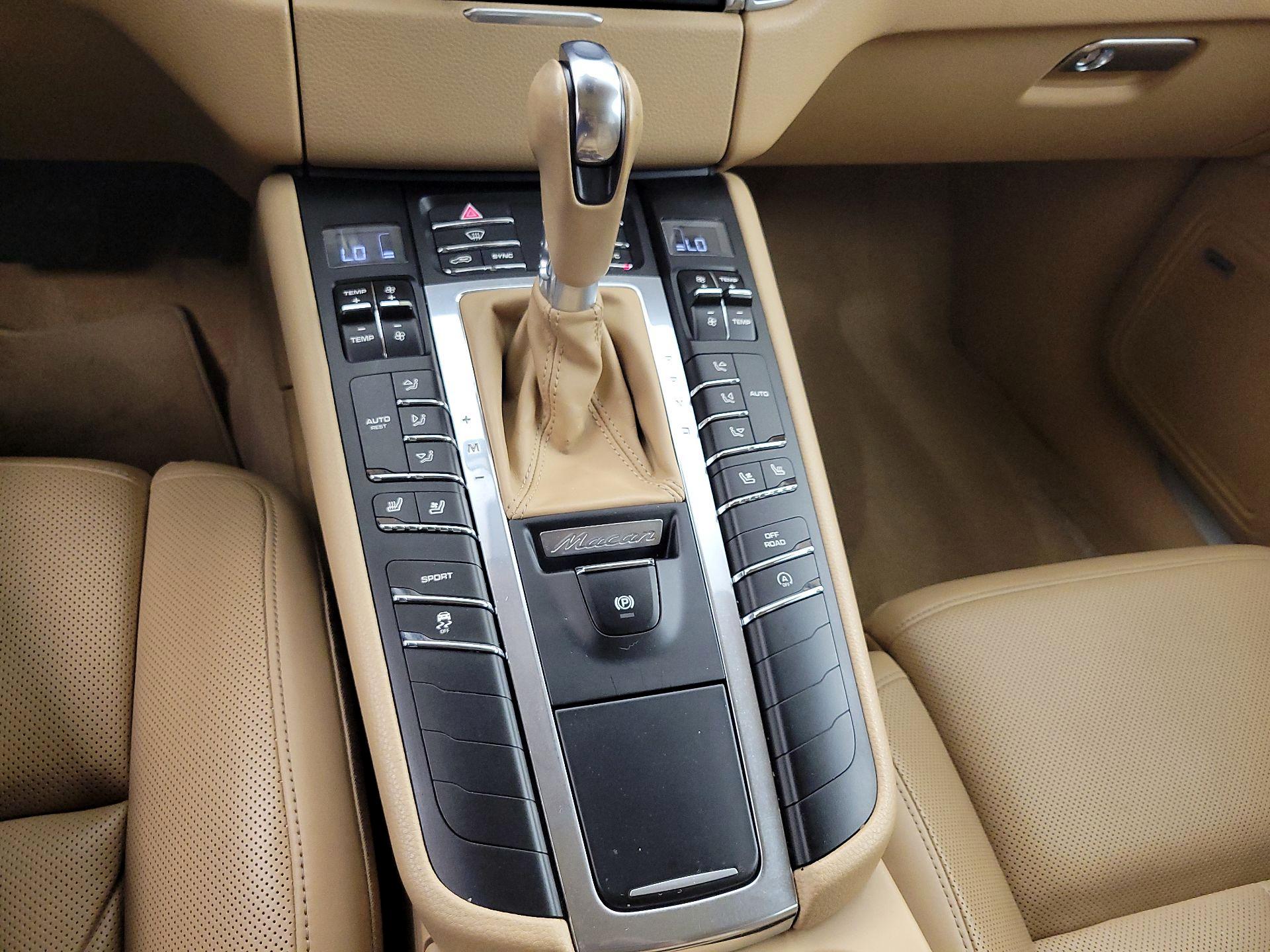 Thumbnail: 2016 Porsche Macan - 17