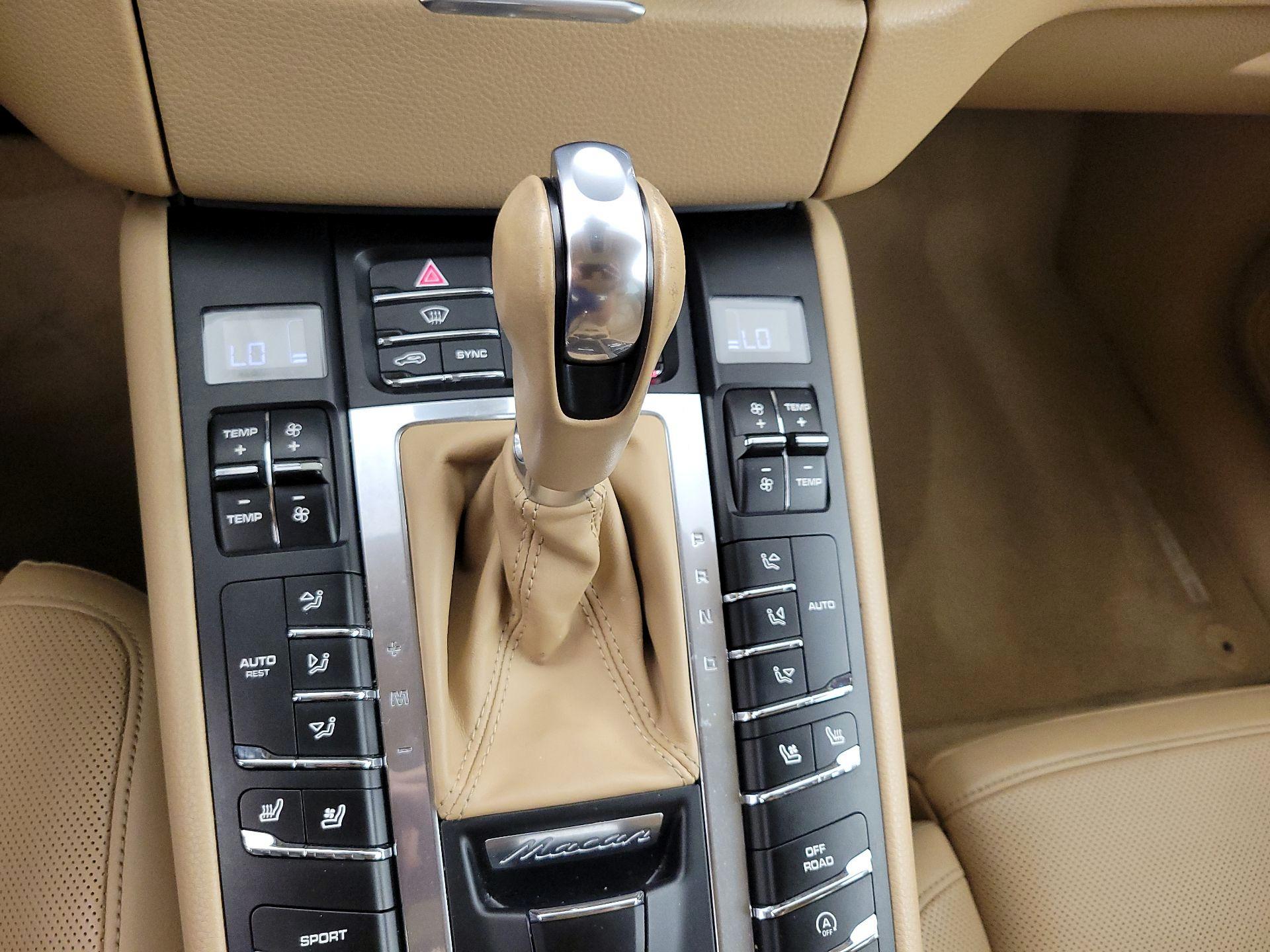 Thumbnail: 2016 Porsche Macan - 18