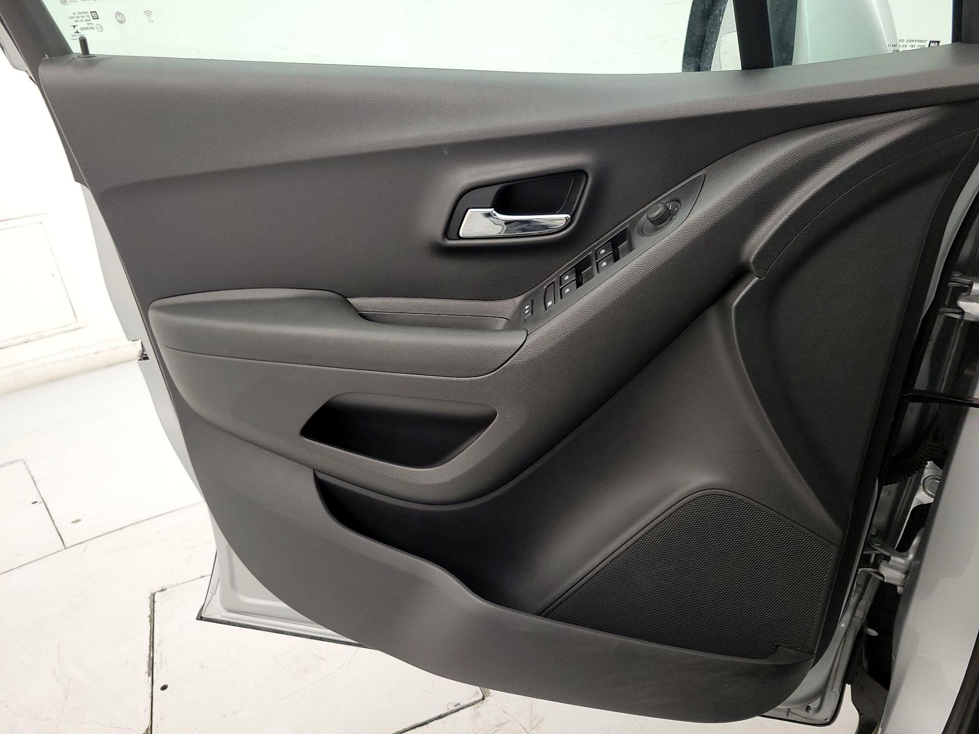 Thumbnail: 2020 Chevrolet Trax - 12