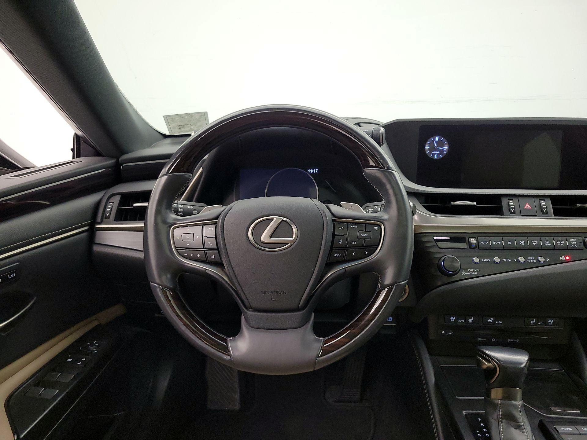 Thumbnail: 2019 Lexus ES - 10