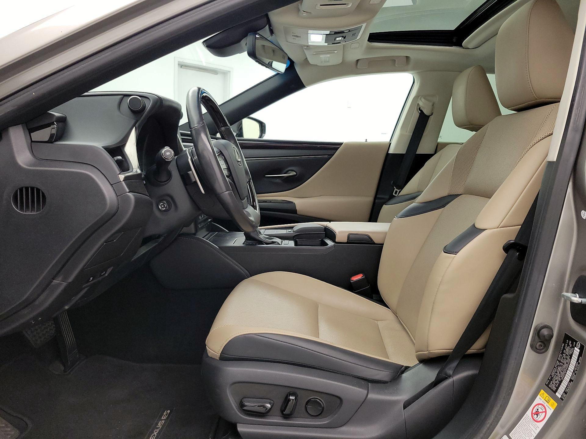 Thumbnail: 2019 Lexus ES - 11
