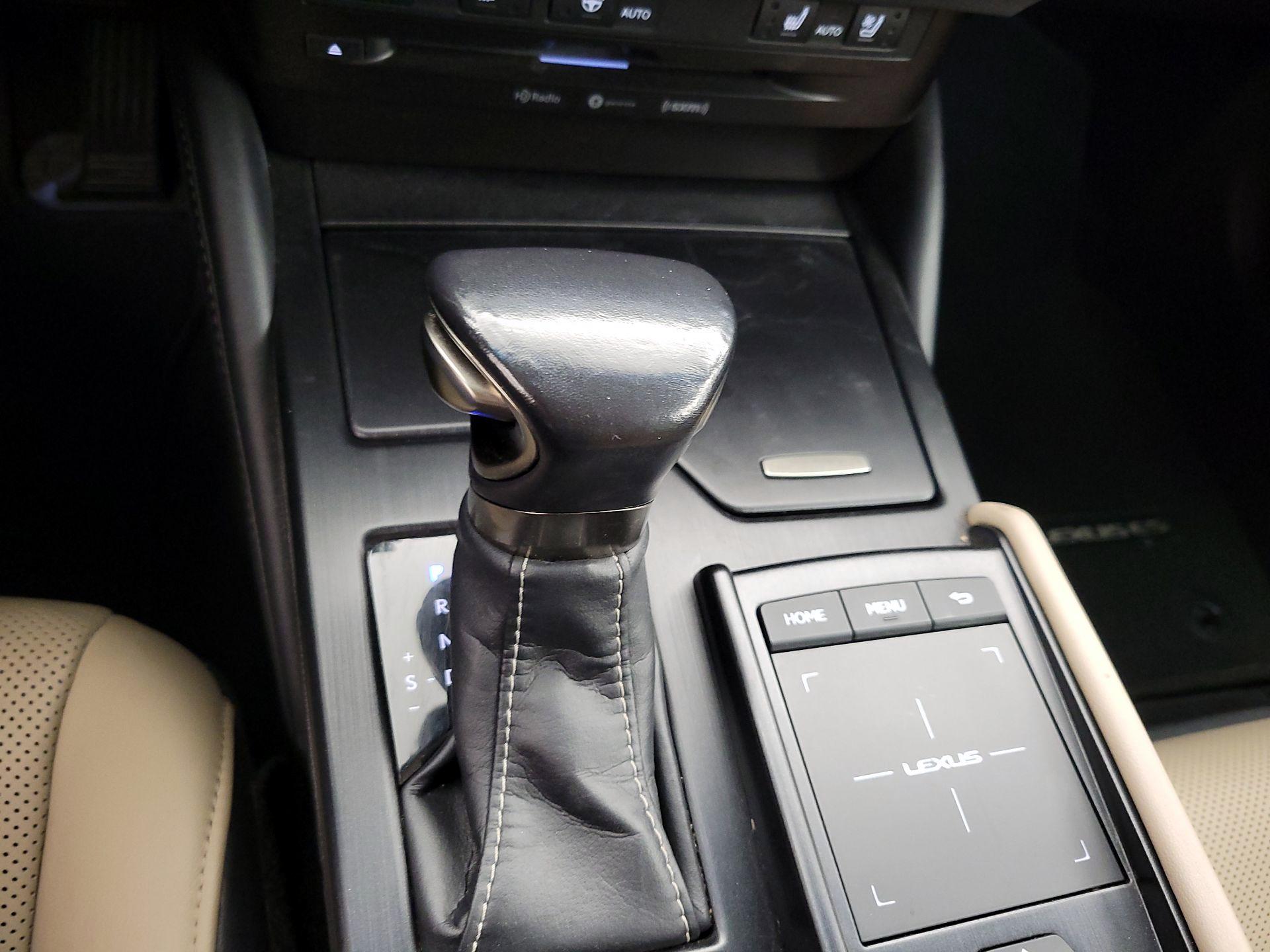 Thumbnail: 2019 Lexus ES - 17