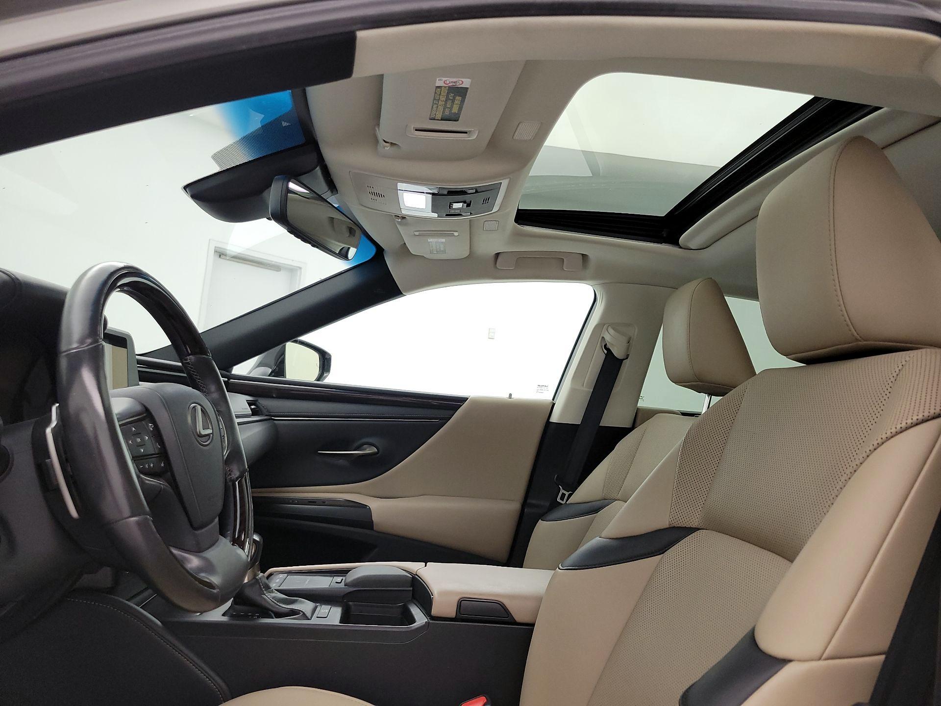 Thumbnail: 2019 Lexus ES - 19