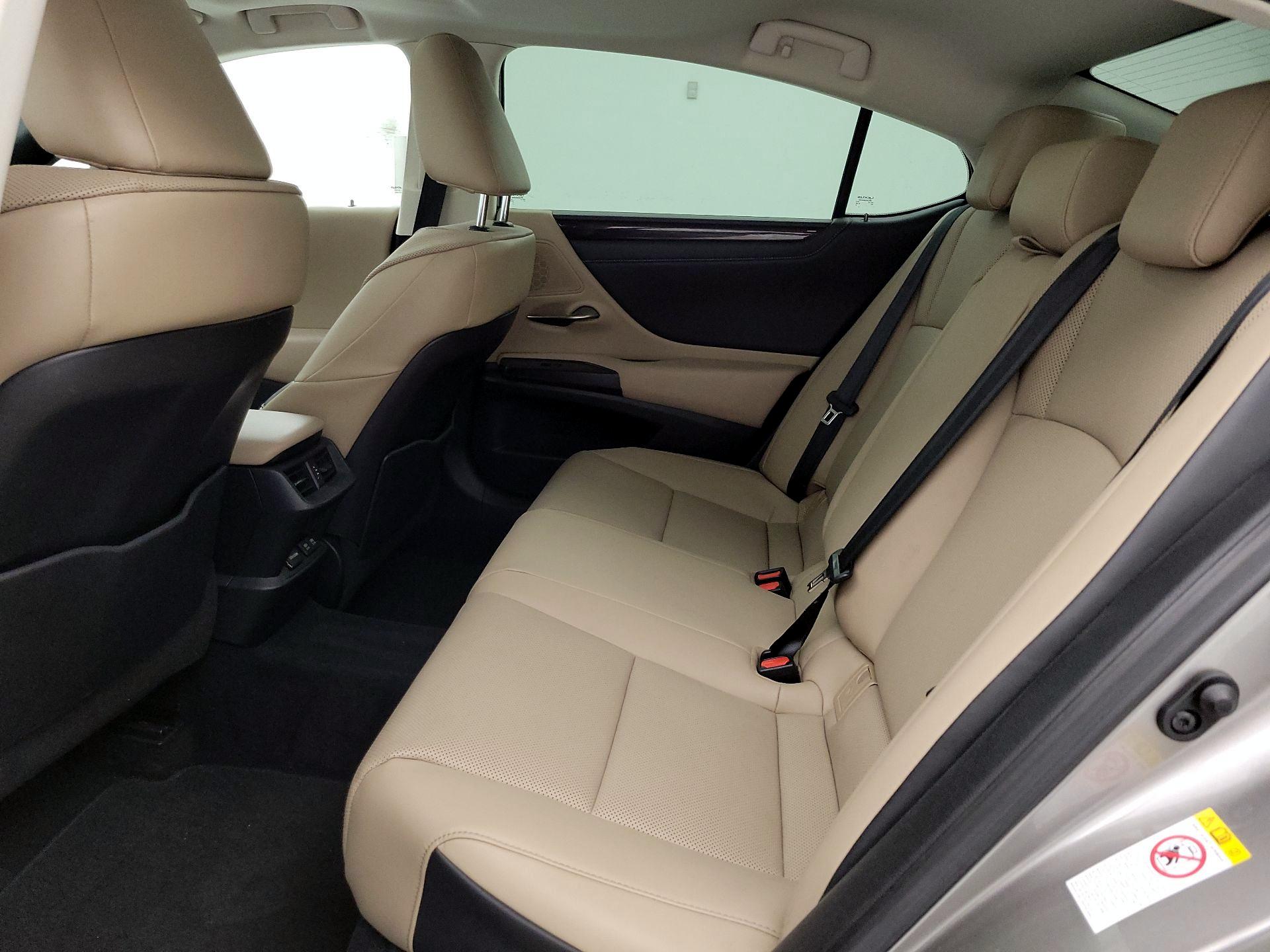 Thumbnail: 2019 Lexus ES - 20
