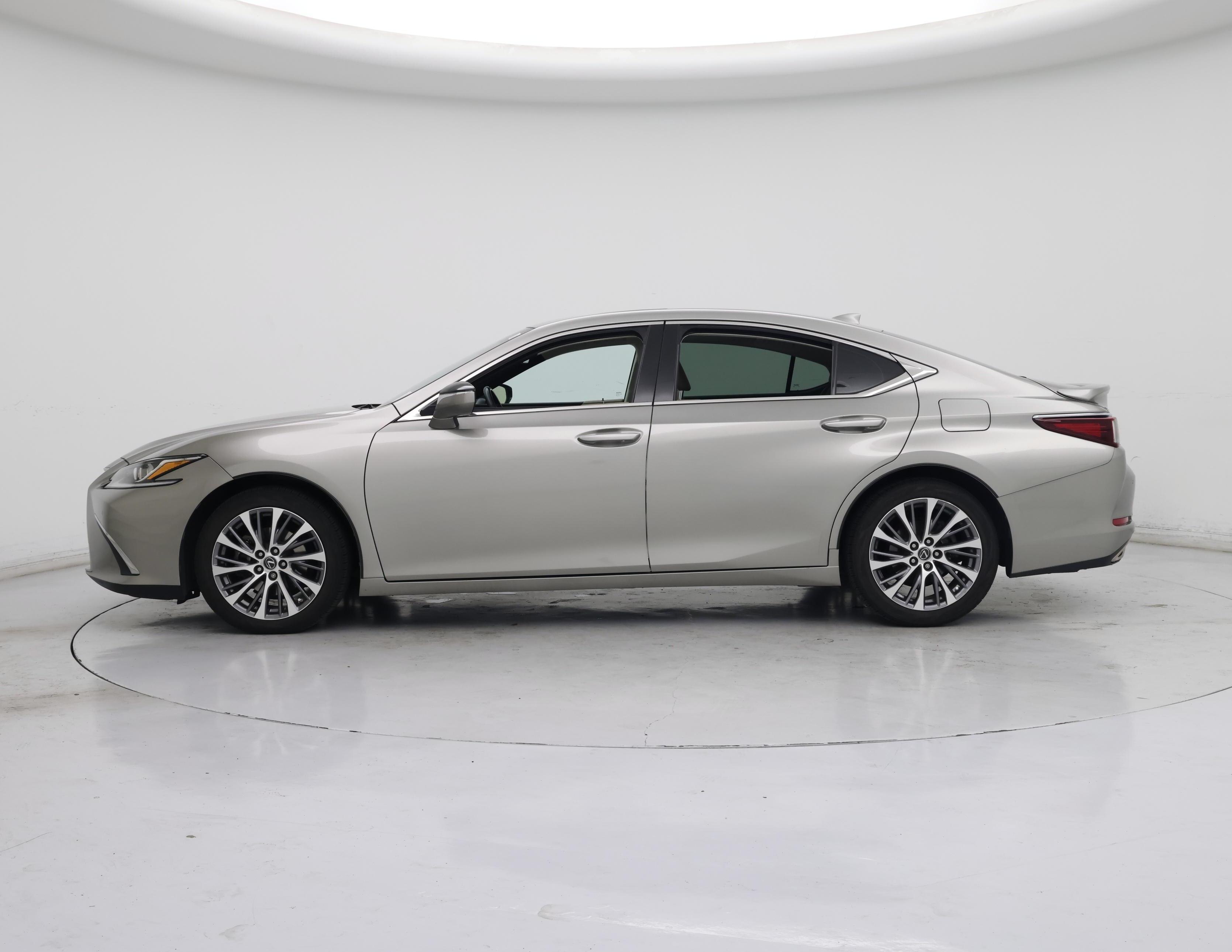 Thumbnail: 2019 Lexus ES - 3