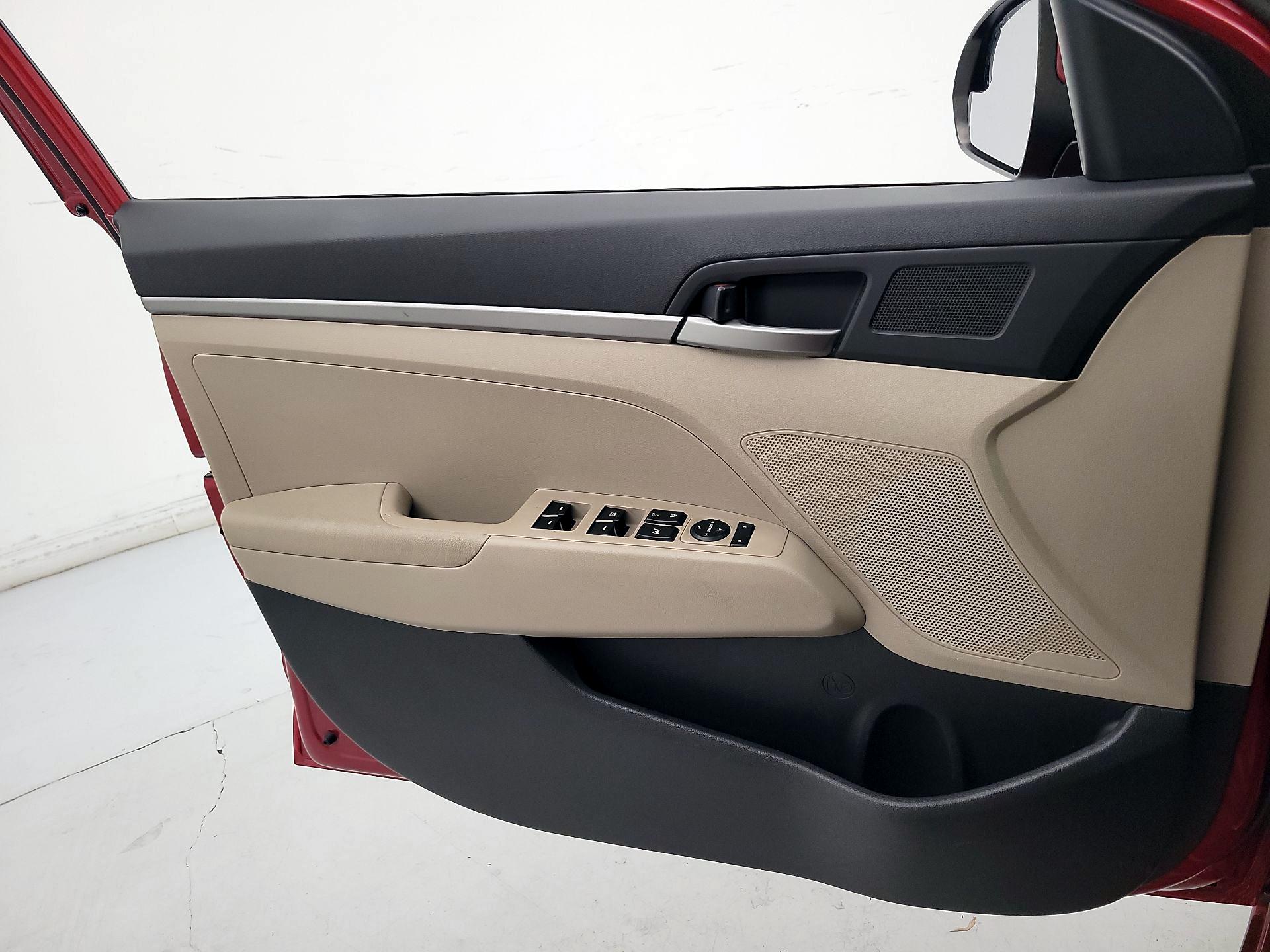 Thumbnail: 2017 Hyundai Elantra - 13