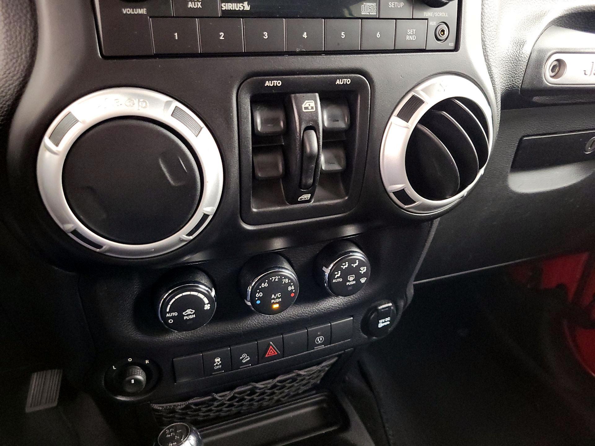 Thumbnail: 2014 Jeep Wrangler - 14