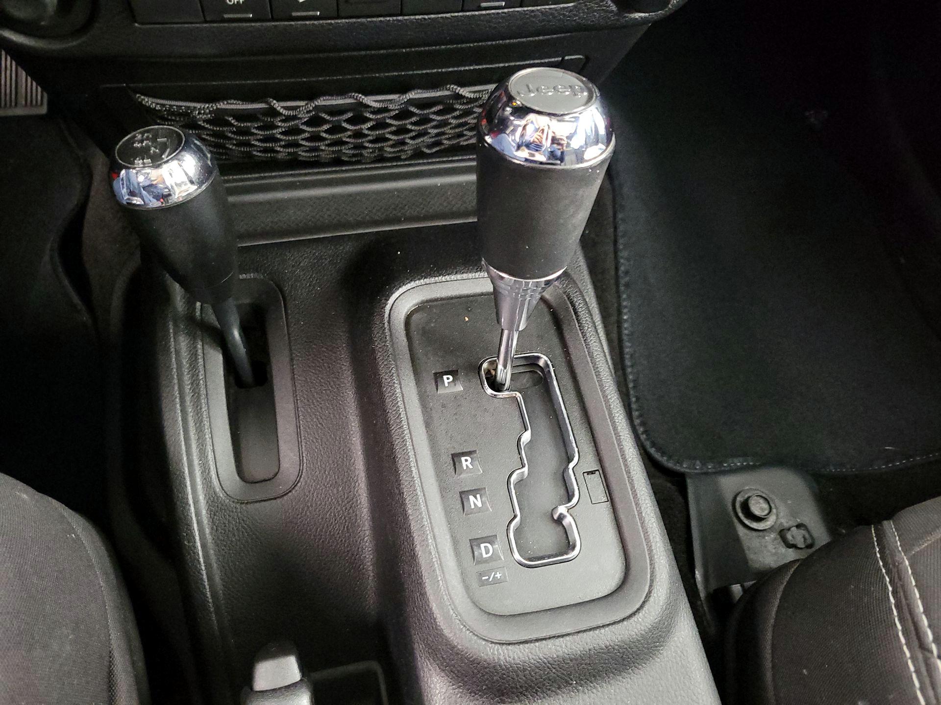 Thumbnail: 2014 Jeep Wrangler - 15