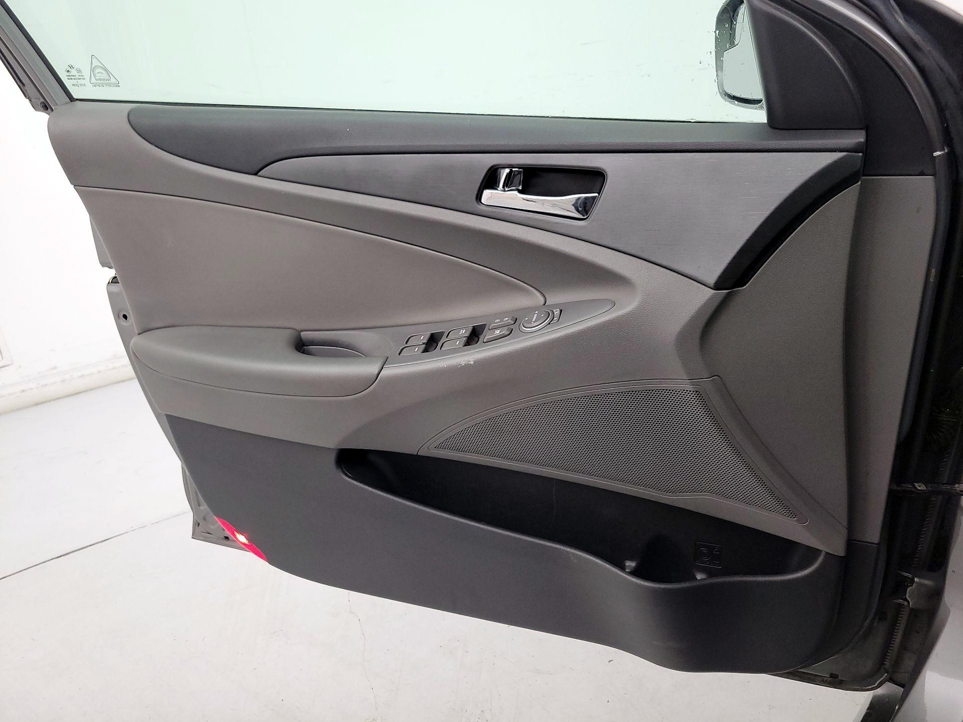 Thumbnail: 2014 Hyundai Sonata - 12