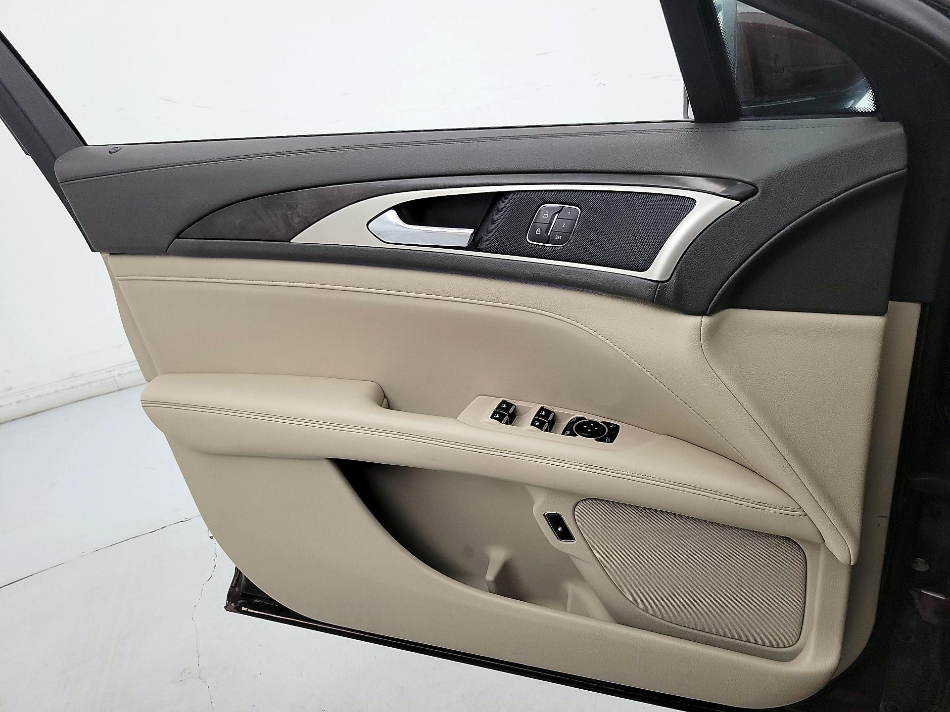 Thumbnail: 2017 Lincoln MKZ - 12