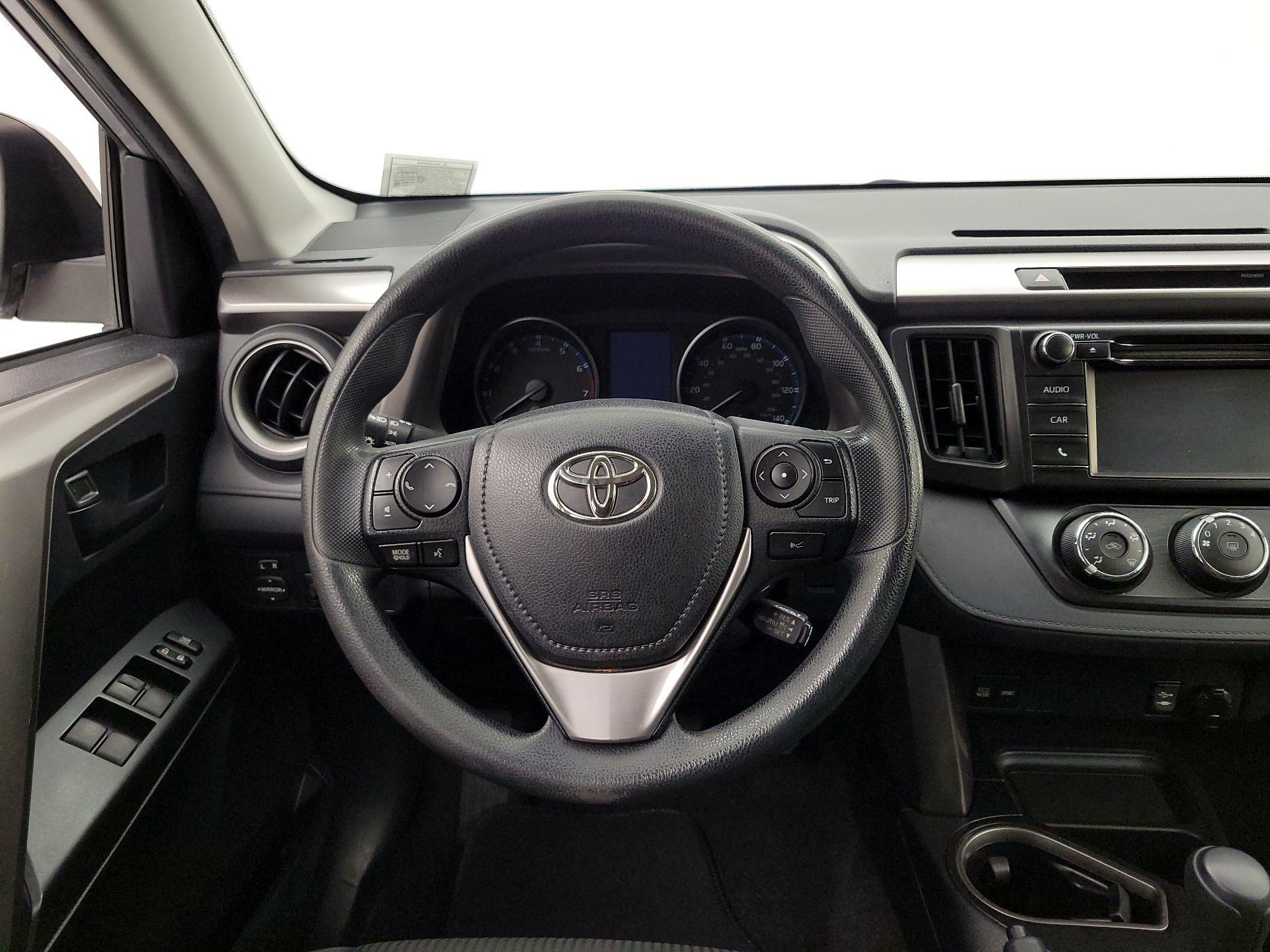 Thumbnail: 2018 Toyota RAV4 - 10