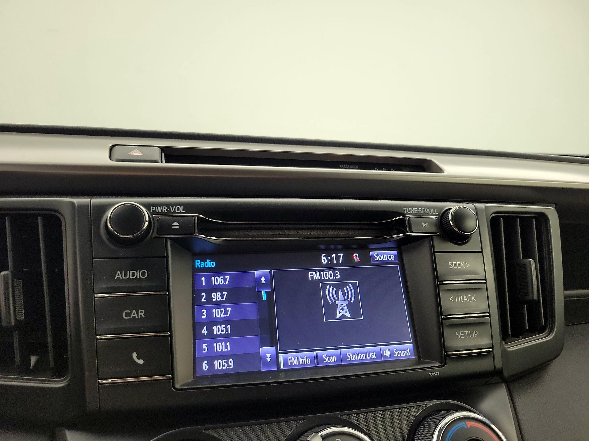 Thumbnail: 2018 Toyota RAV4 - 15