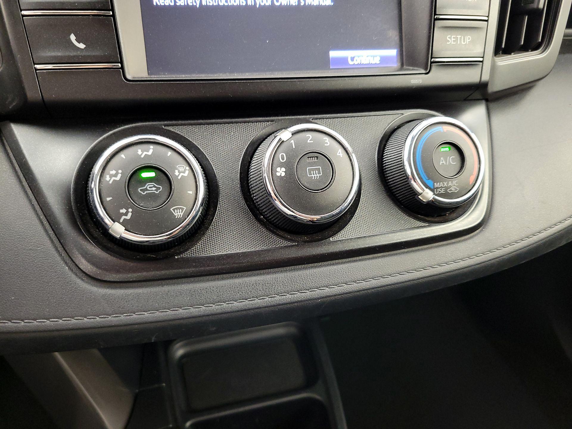 Thumbnail: 2018 Toyota RAV4 - 16