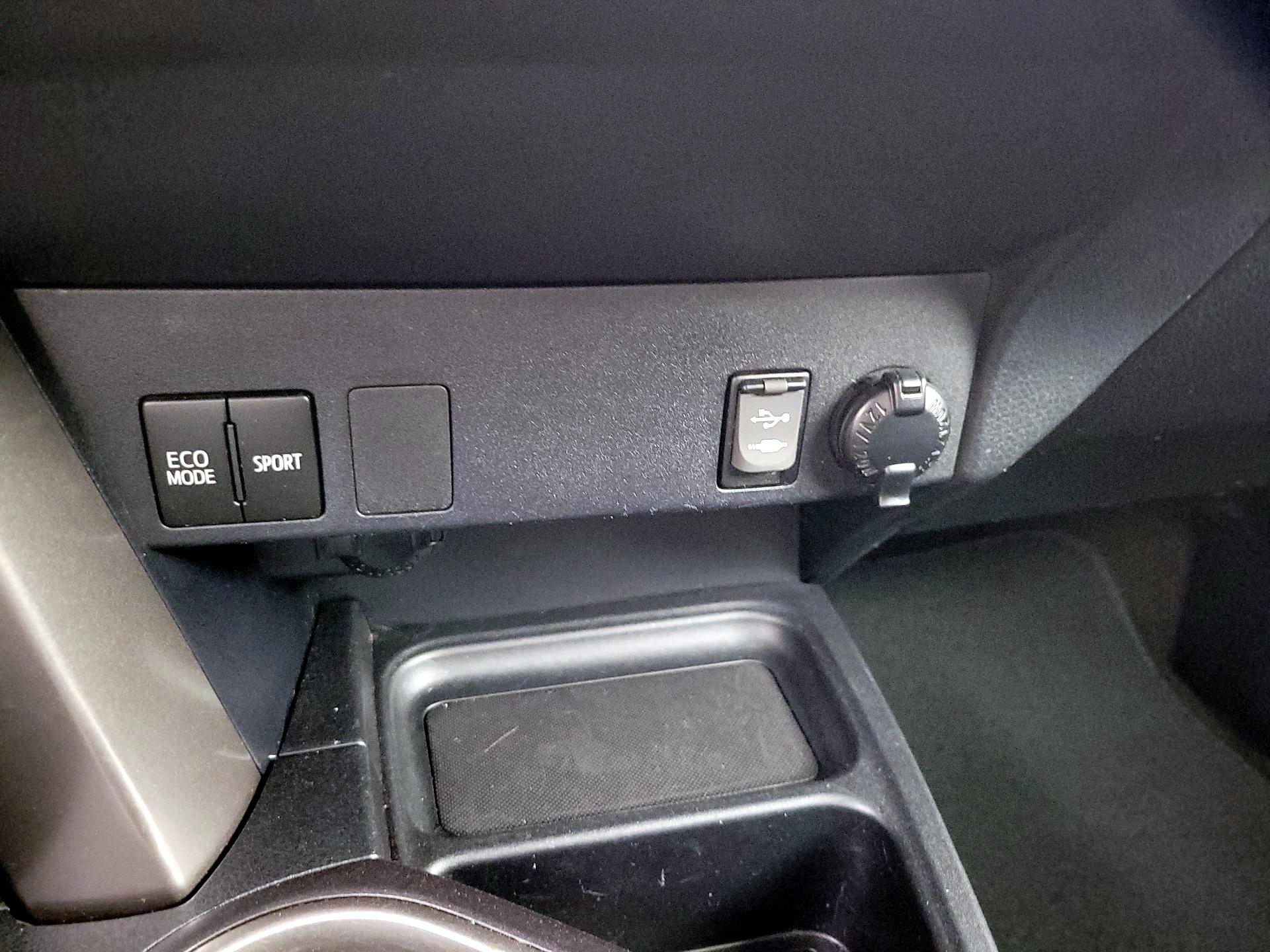 Thumbnail: 2018 Toyota RAV4 - 18
