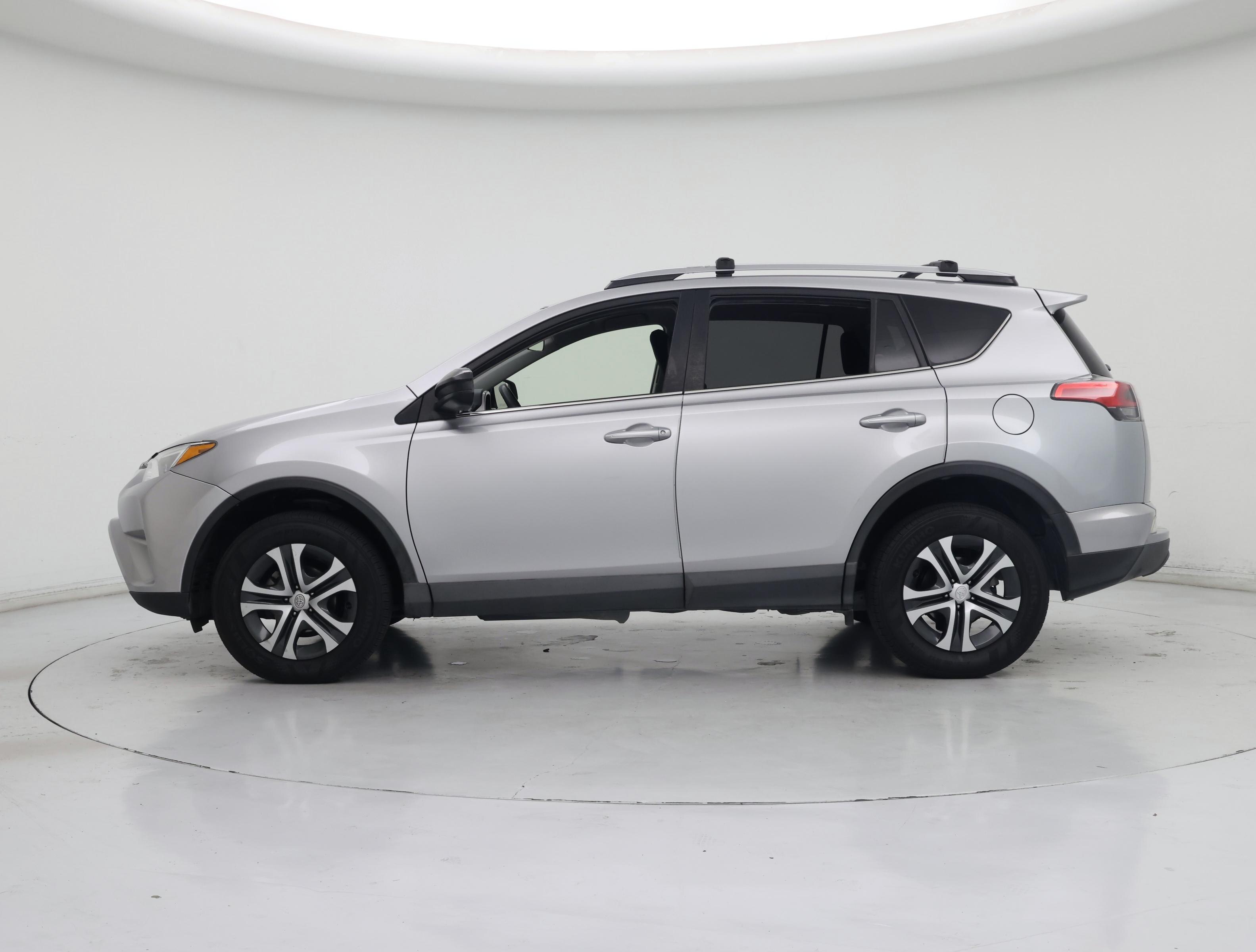 Thumbnail: 2018 Toyota RAV4 - 3