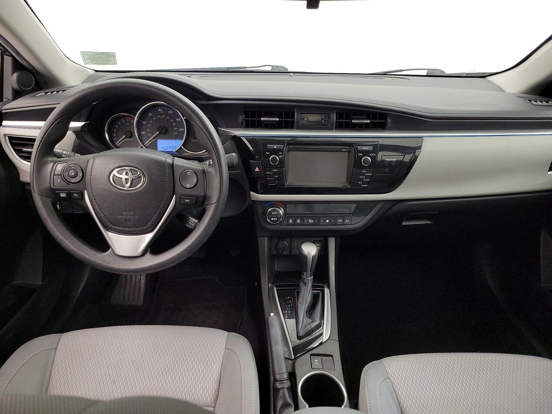 Thumbnail: 2015 Toyota Corolla - 9