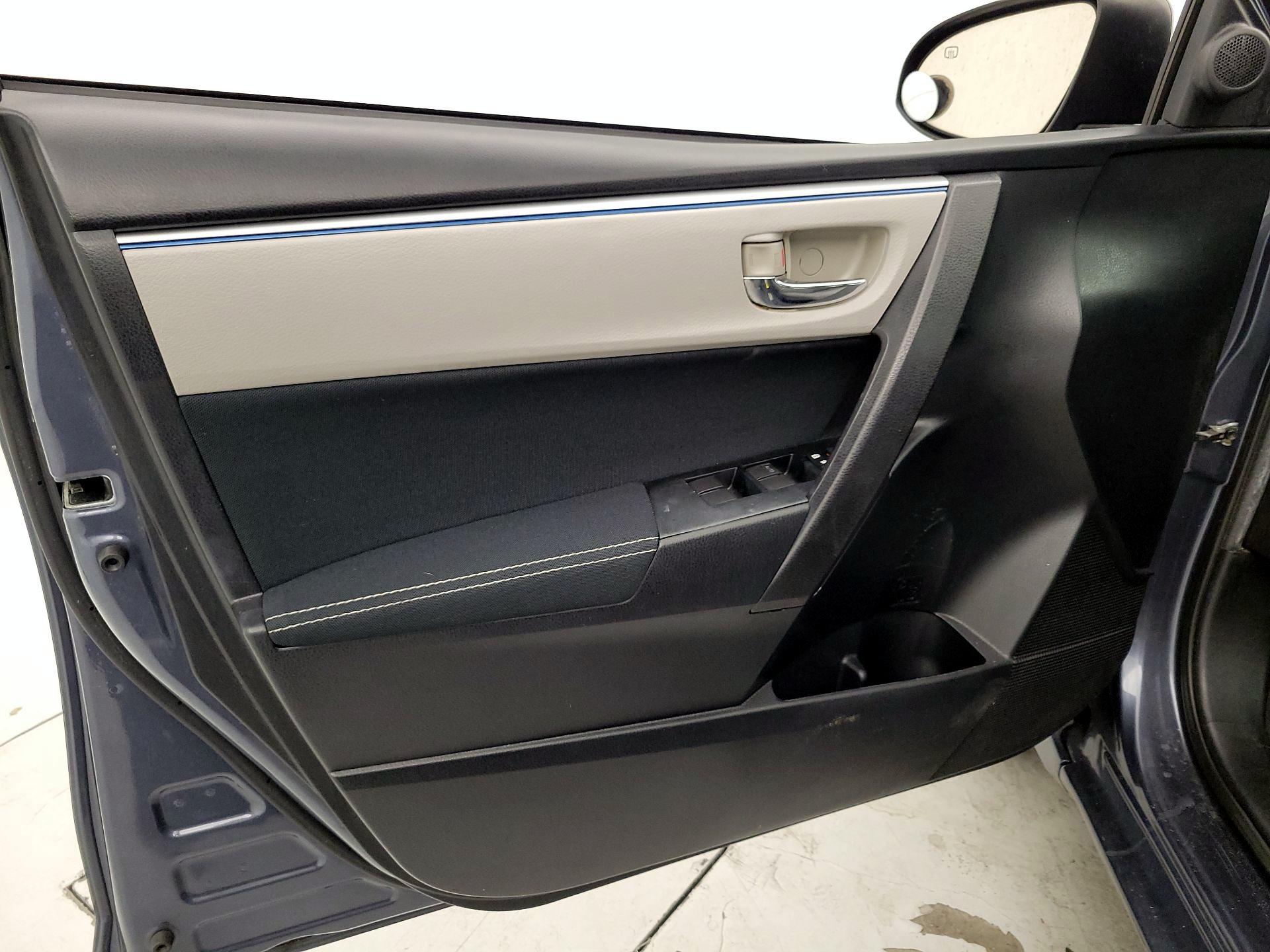 Thumbnail: 2015 Toyota Corolla - 12