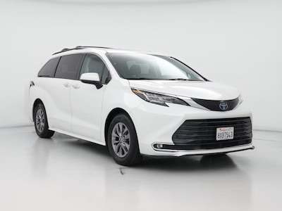 White 2021 Toyota Sienna Hybrid XLE