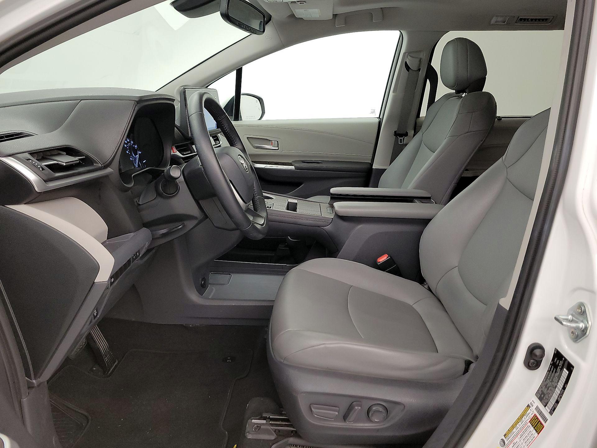 Thumbnail: 2021 Toyota Sienna - 11