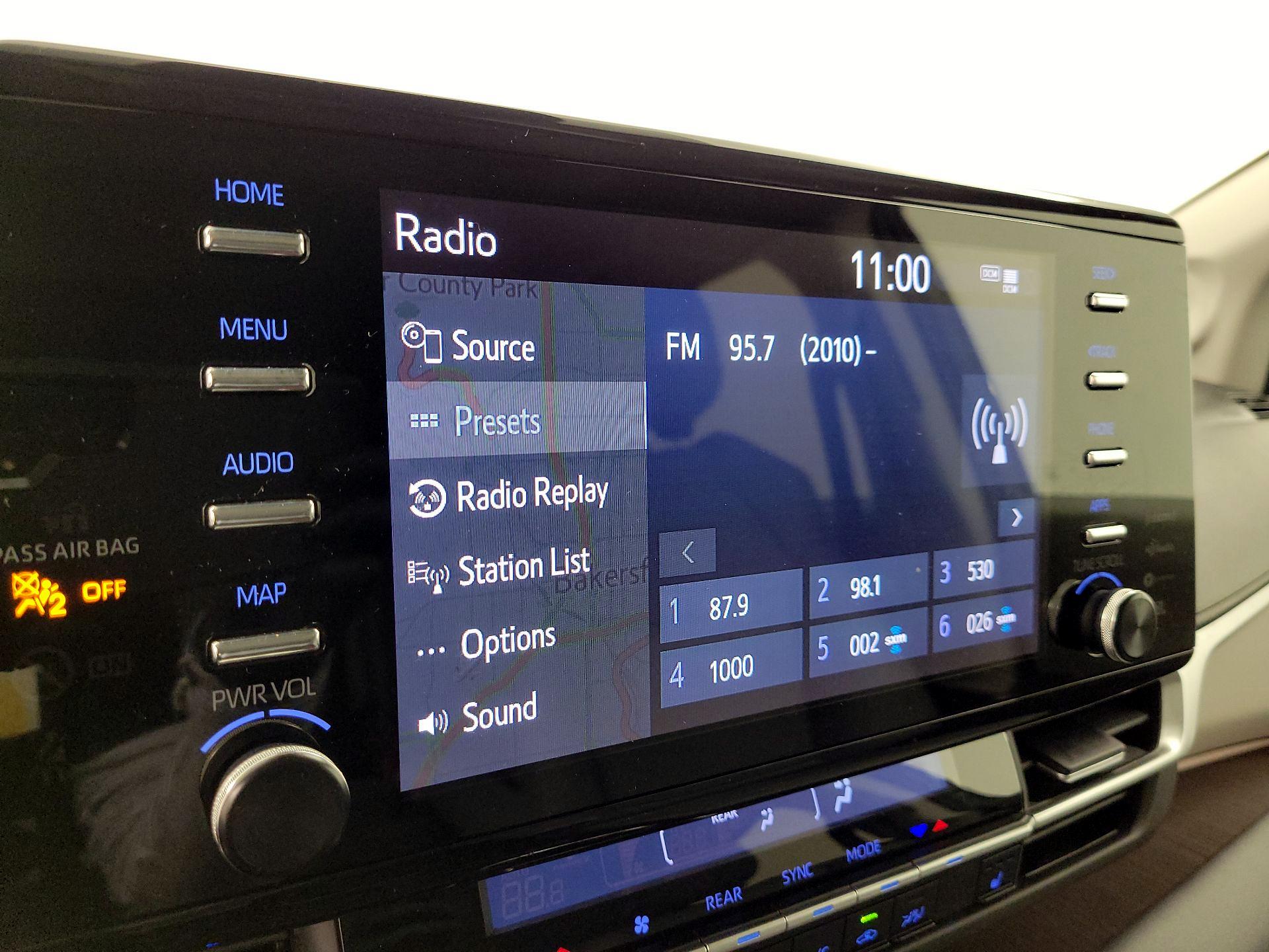 Thumbnail: 2021 Toyota Sienna - 16