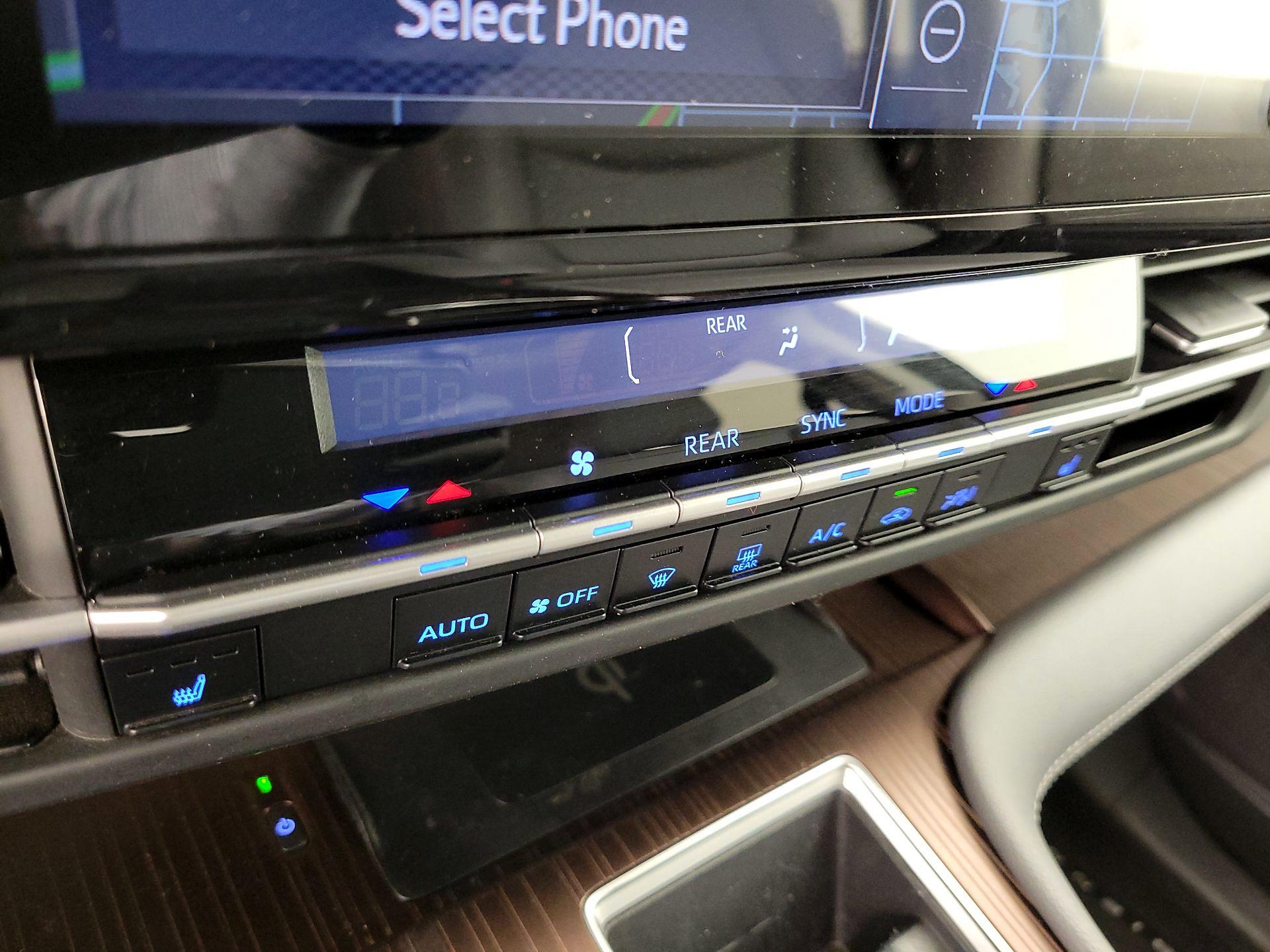 Thumbnail: 2021 Toyota Sienna - 17